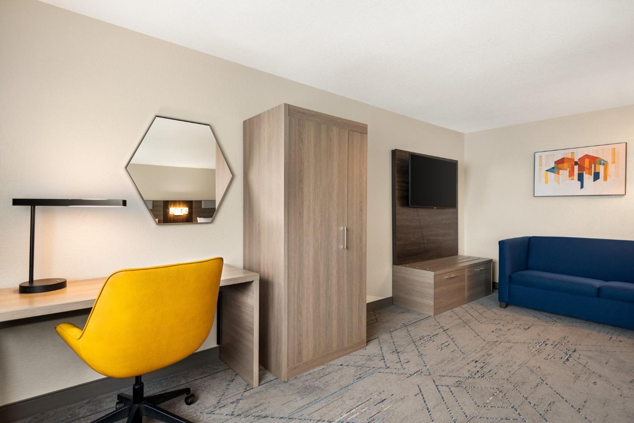 Executive King Suite - Photo 4