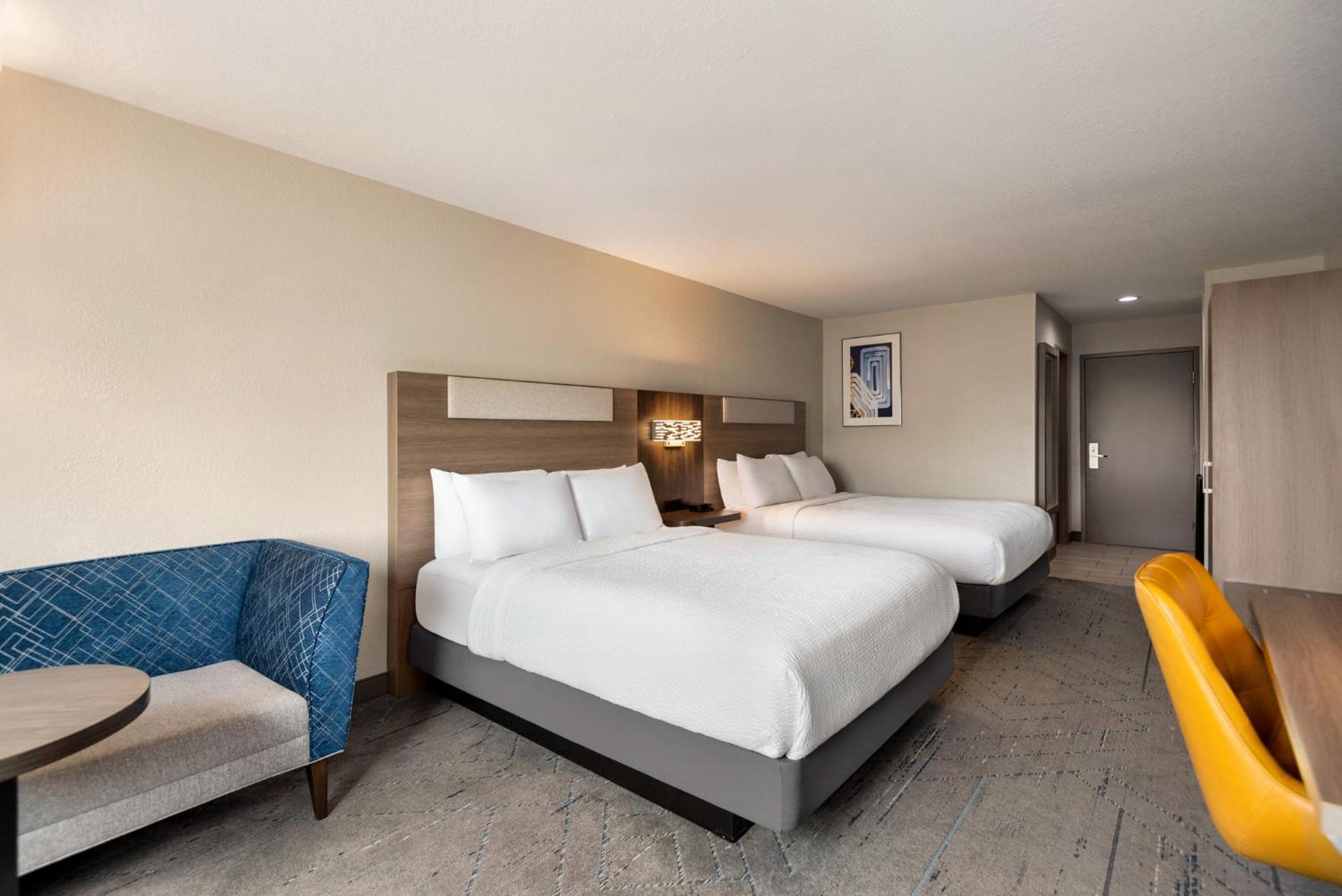 Suite with Two Queen Beds - Photo 3