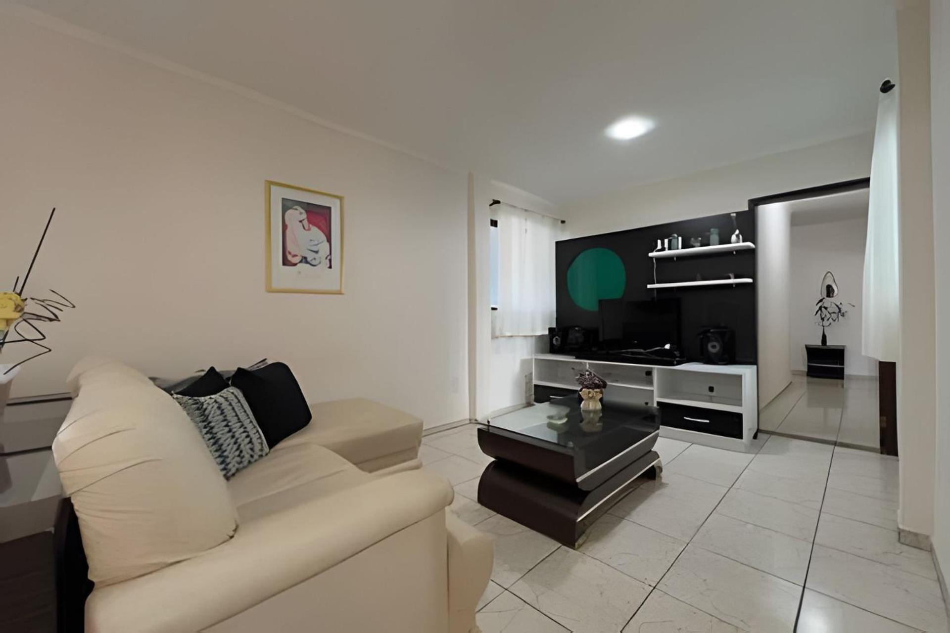 Five-Bedroom House photo 1