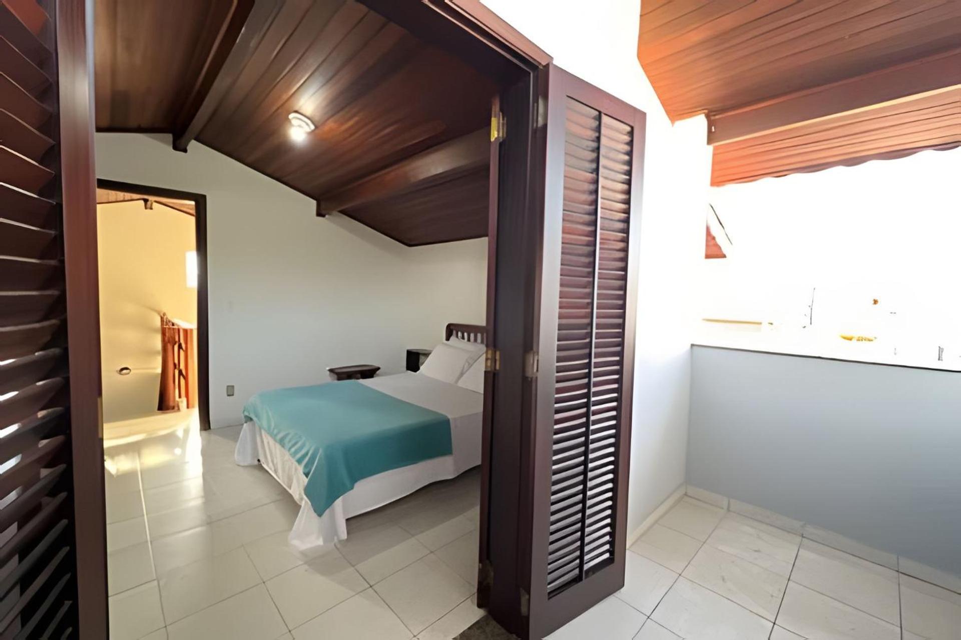 Five-Bedroom House photo 2