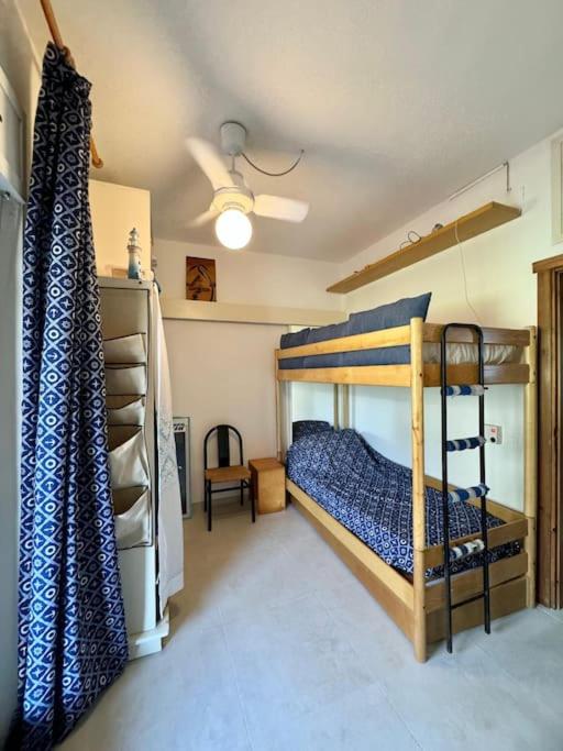 One-Bedroom House photo 1
