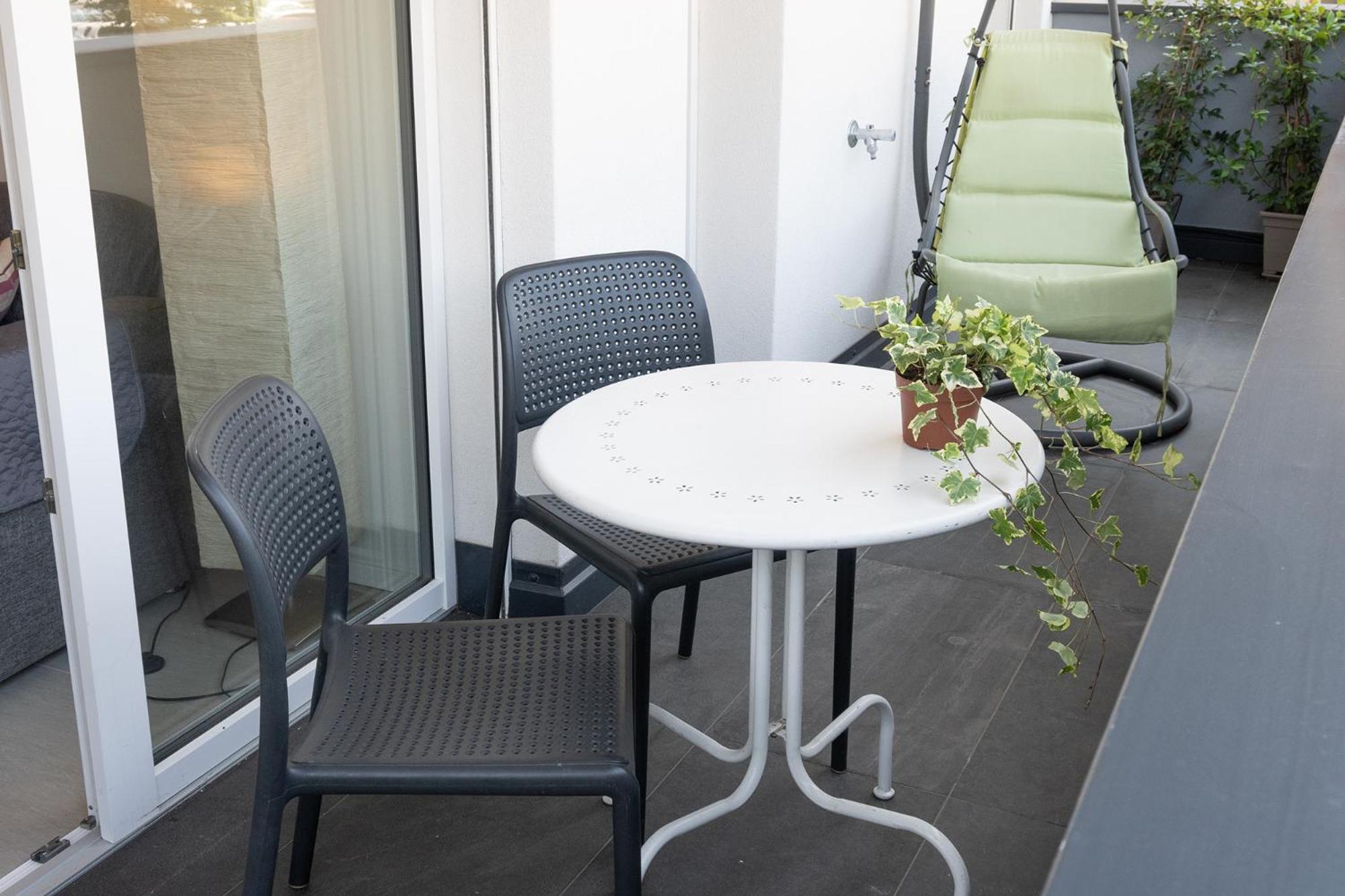 One-Bedroom Apartment with Balcony photo 3