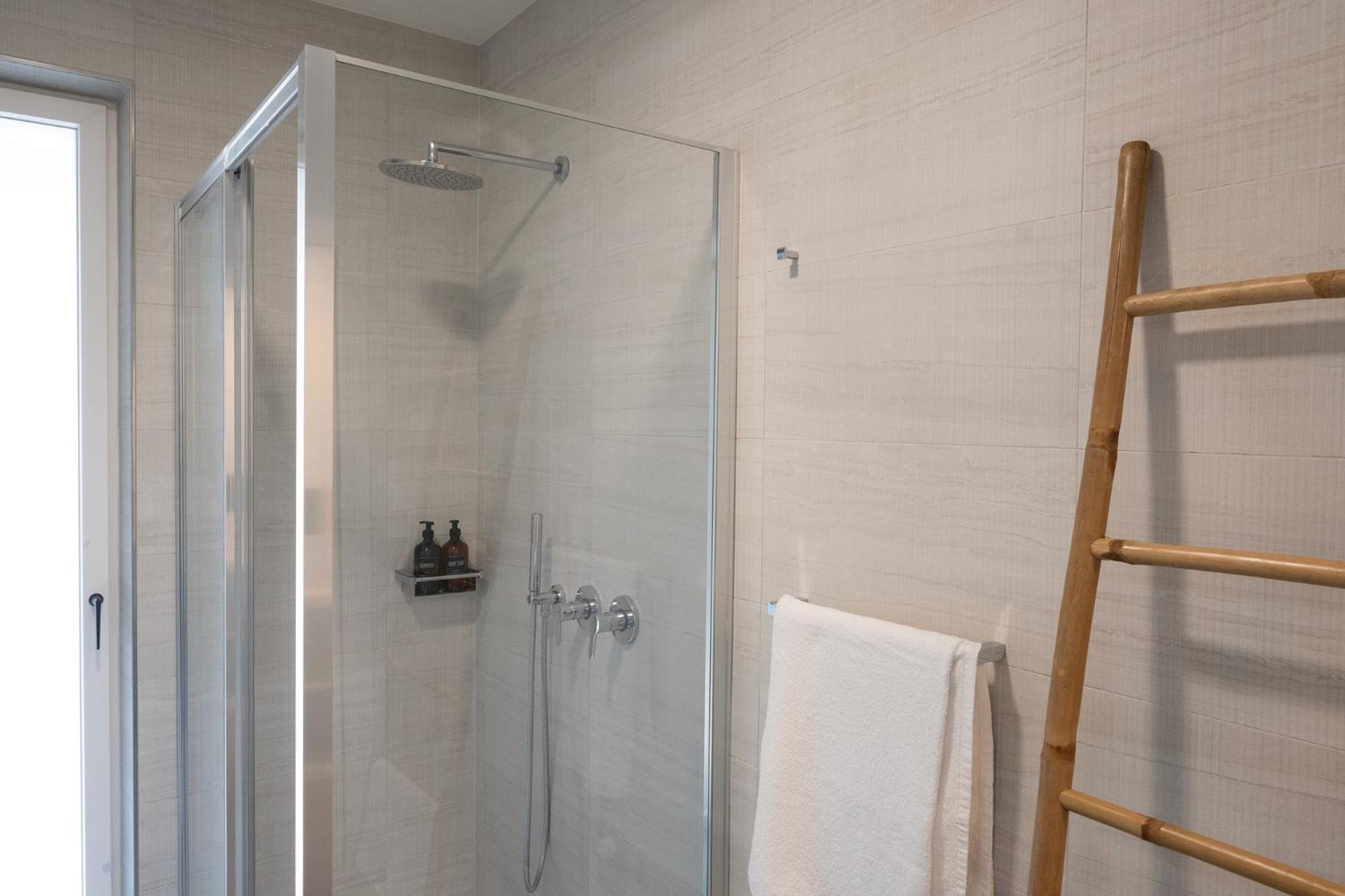 One-Bedroom Apartment with Balcony photo 2