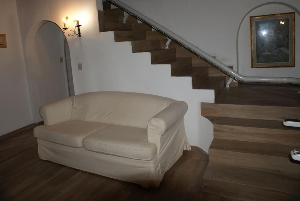 Five-Bedroom House photo 3