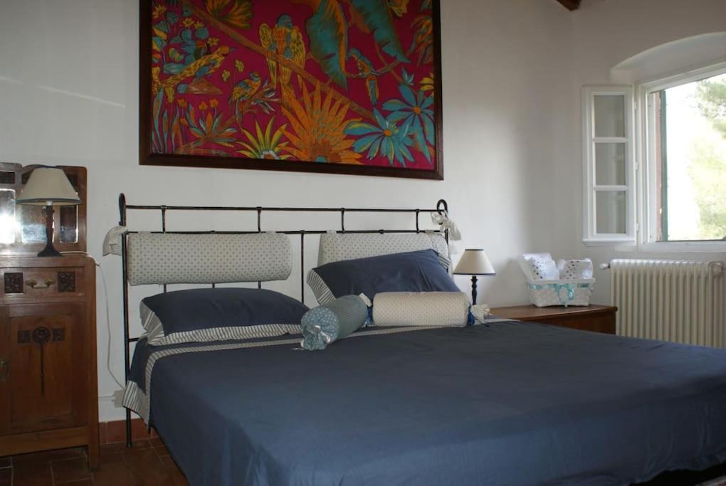 Five-Bedroom House photo 1