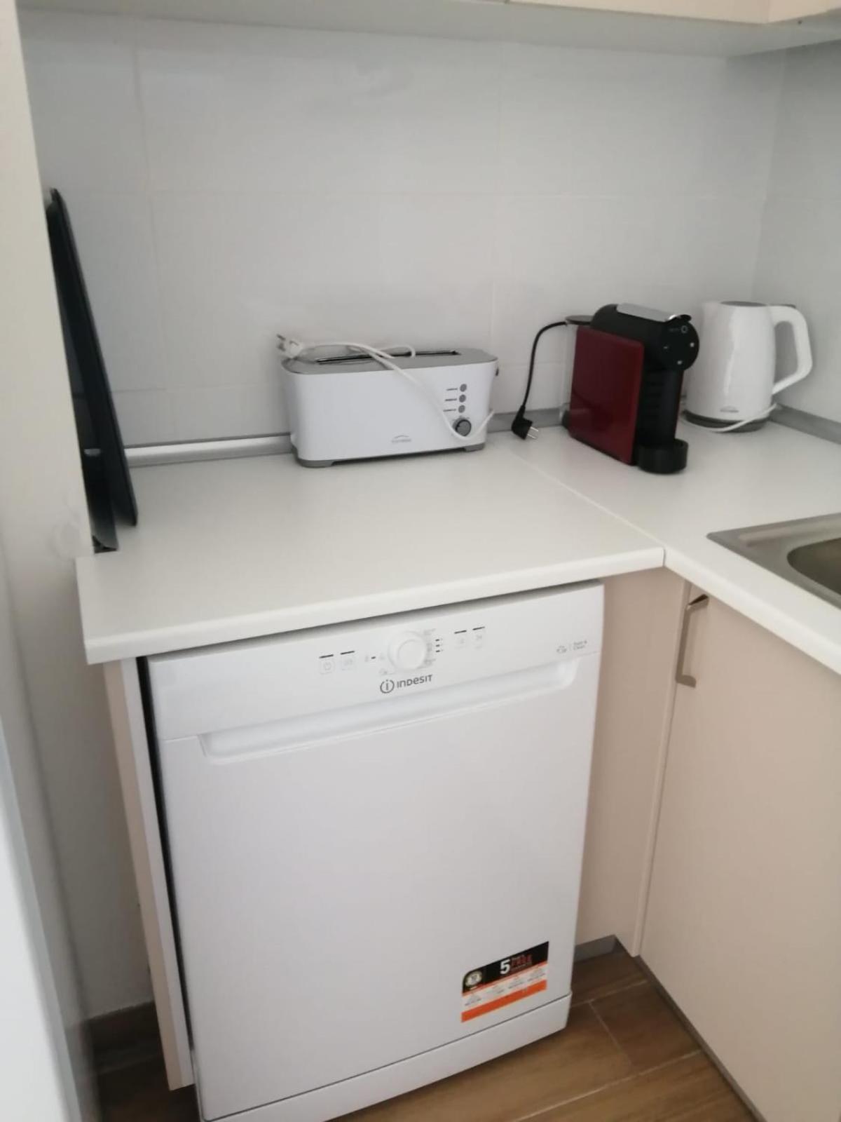 One-Bedroom Apartment with Ocean View - No Balcony photo 3
