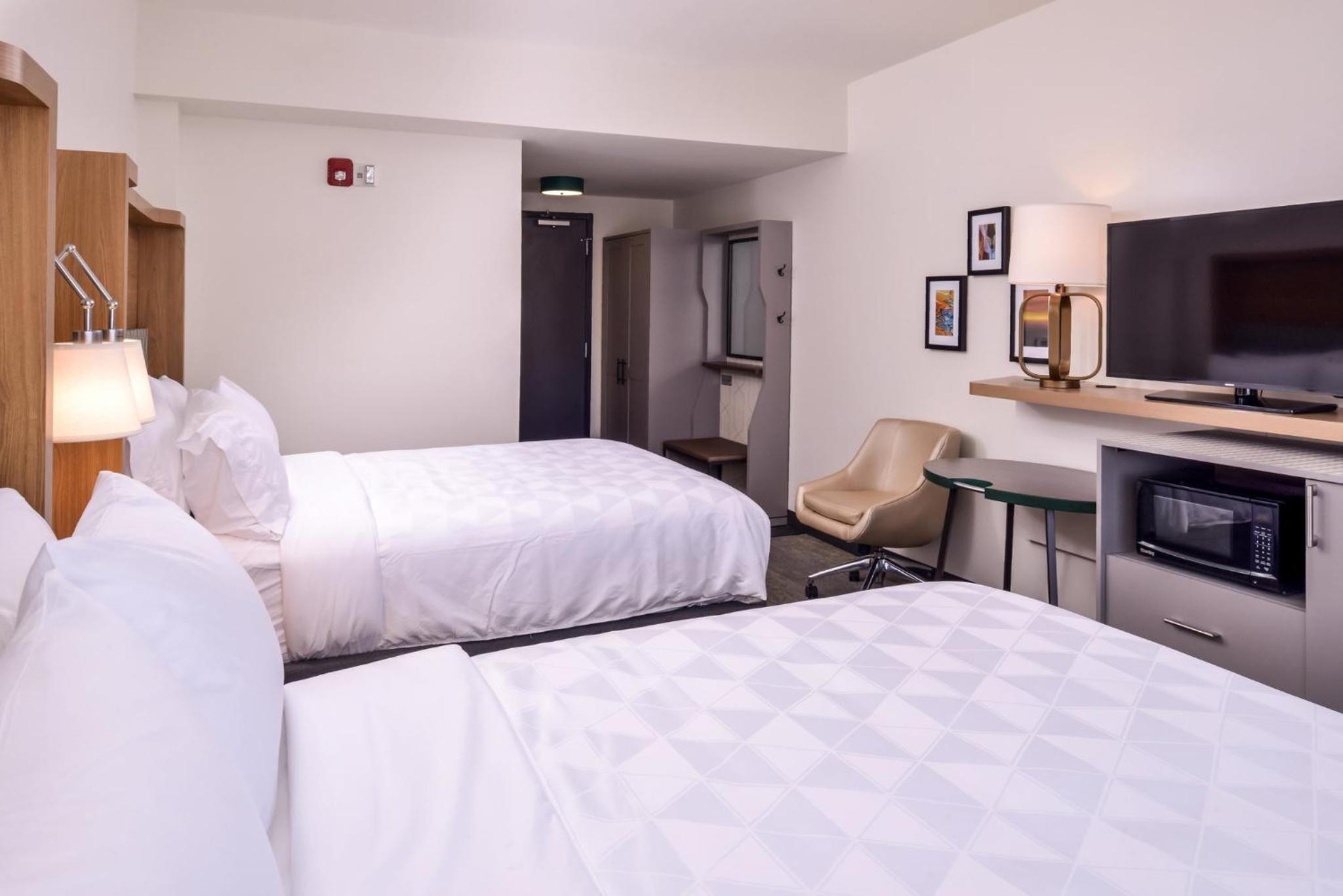 Queen Room with Two Queen Beds - Hearing Accessible/Non-Smoking - Photo 7