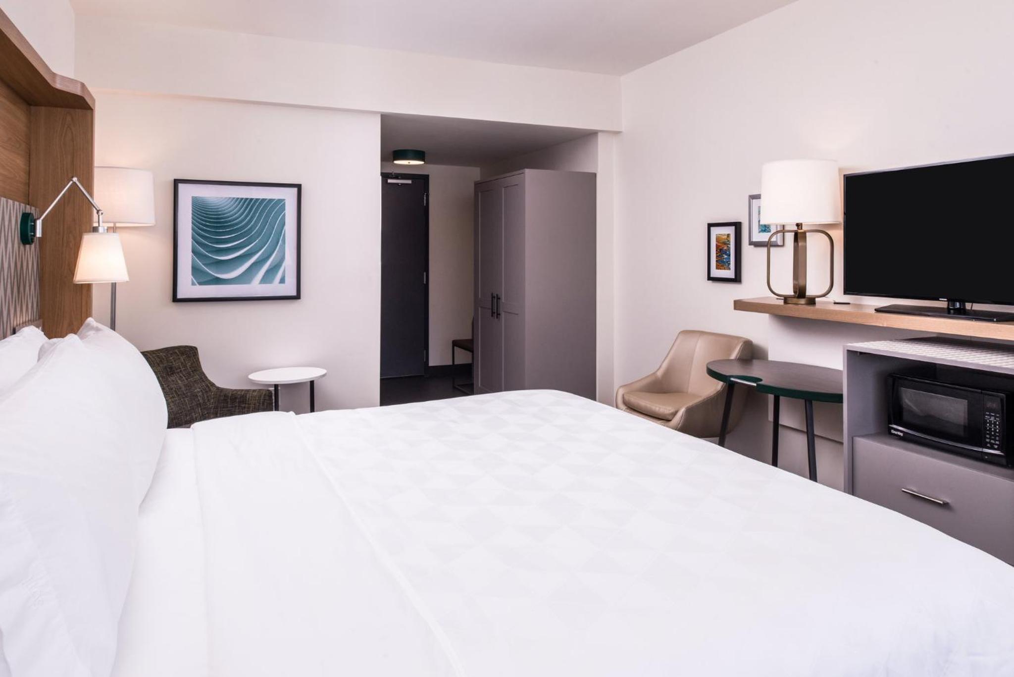 Standard King Room - Photo 3
