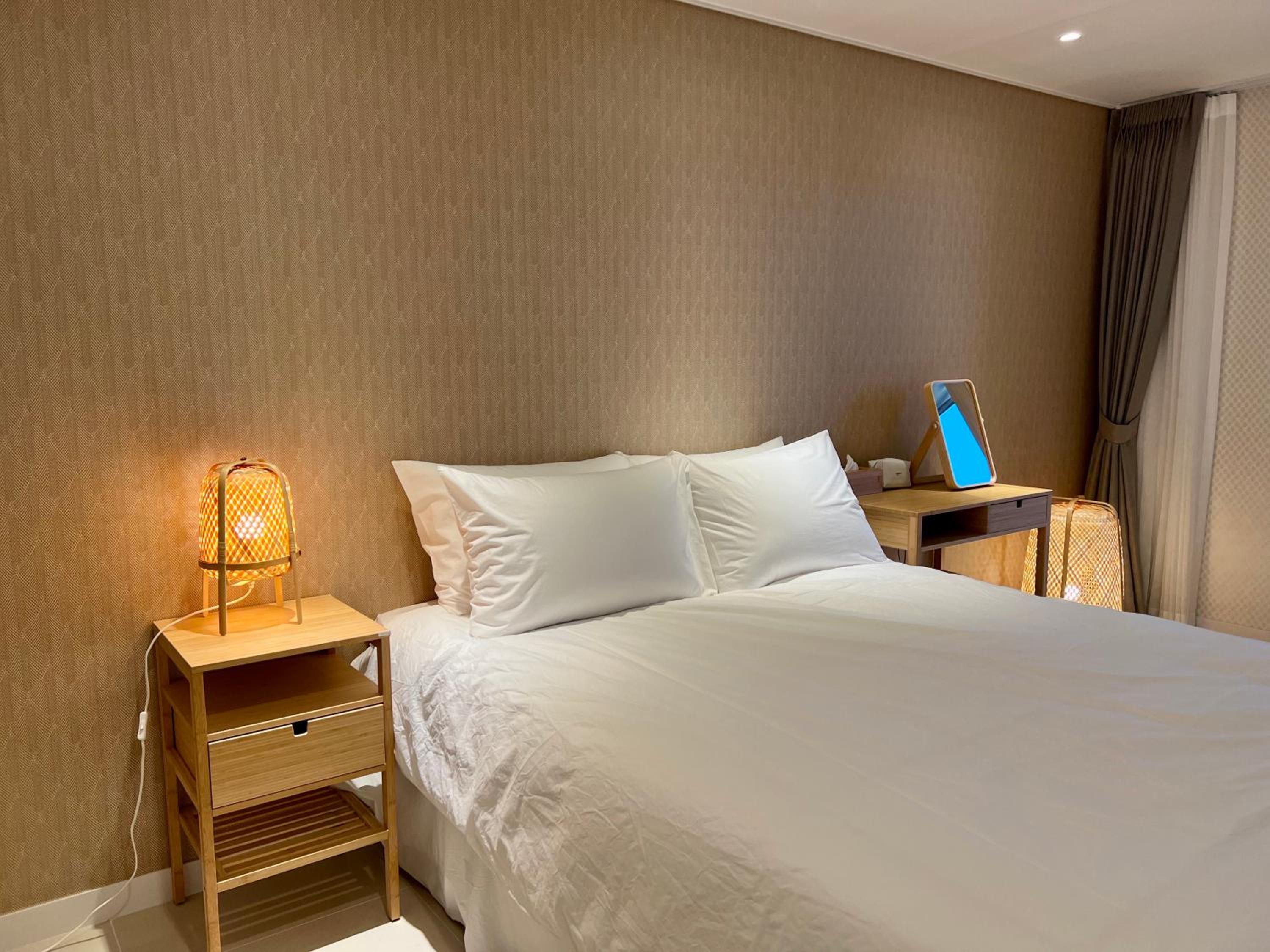 Queen Room with Sea View - Photo 2