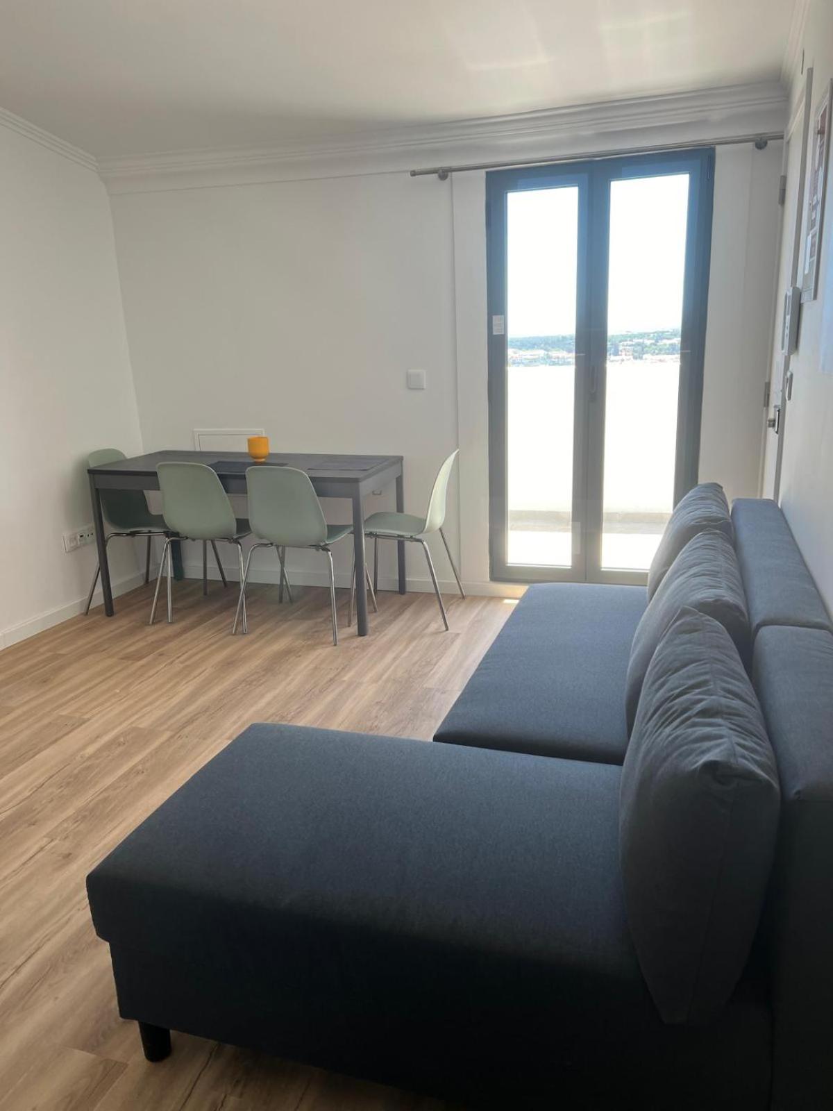 One-Bedroom Apartment with River View photo 2