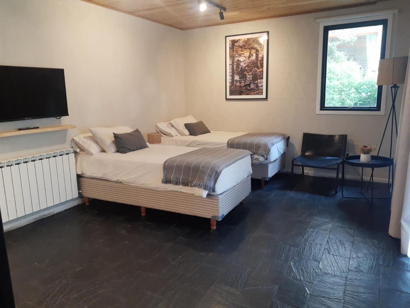 One-Bedroom Suite thumbnail 5