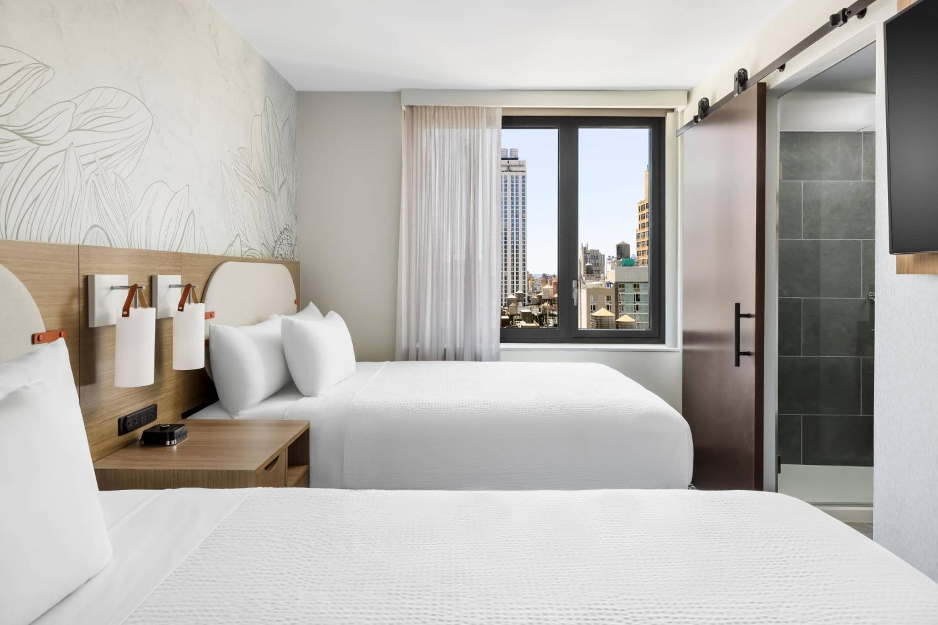 Studio Double Room with Two Double Beds City View thumbnail 5