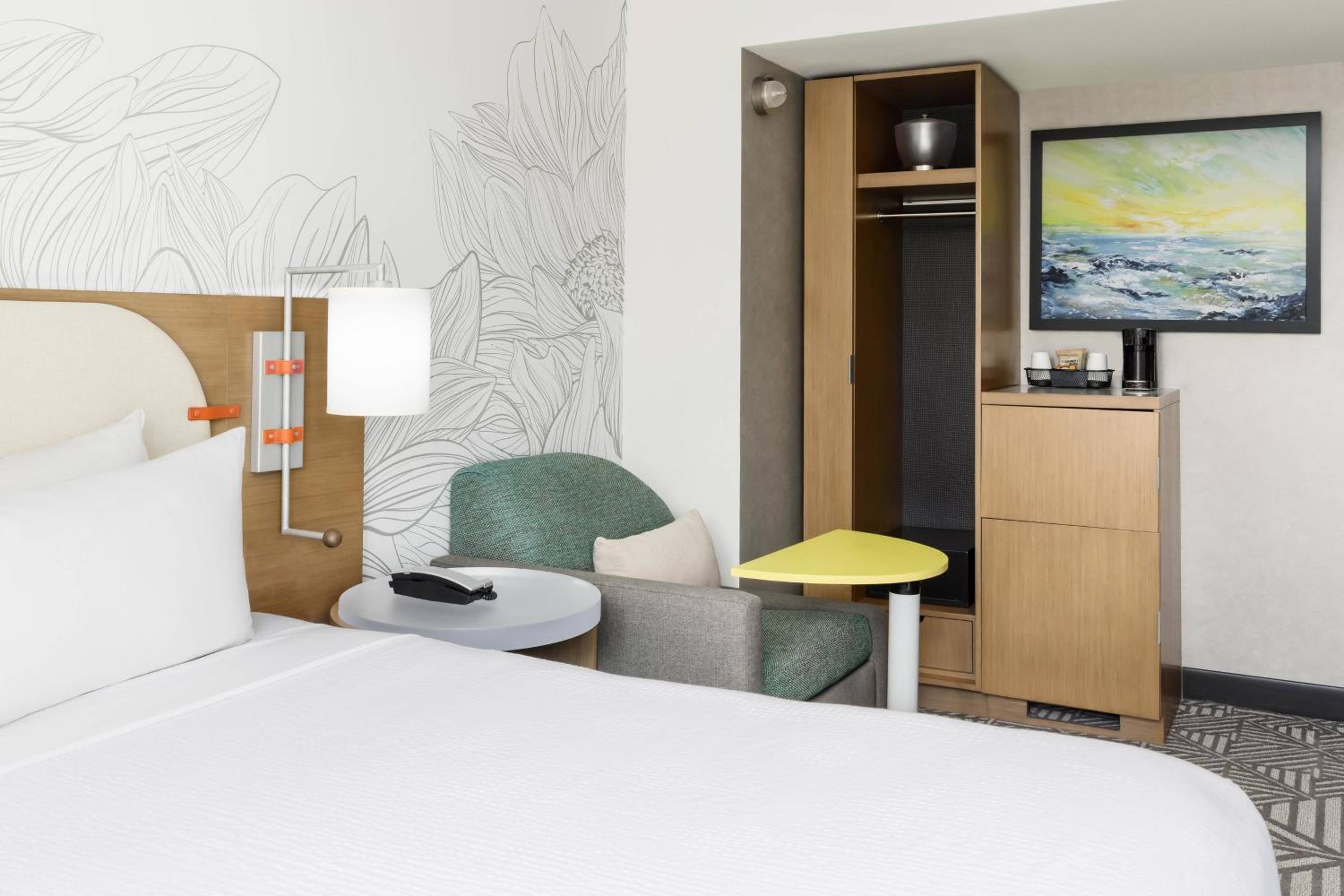 Studio King Room with City View thumbnail 5