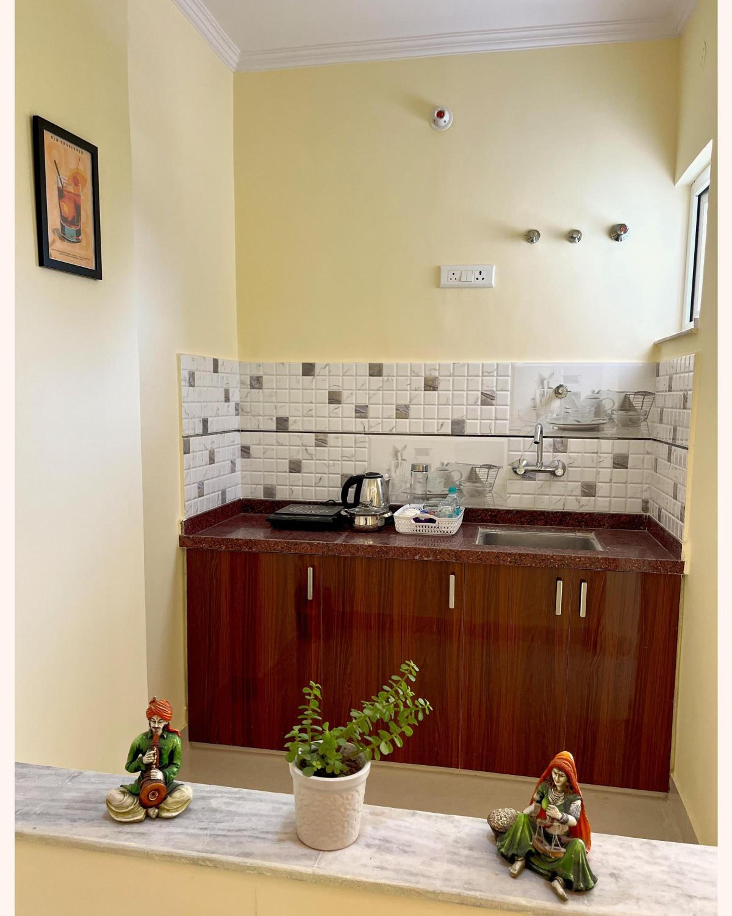 Deluxe Double Room with Balcony - Photo 15
