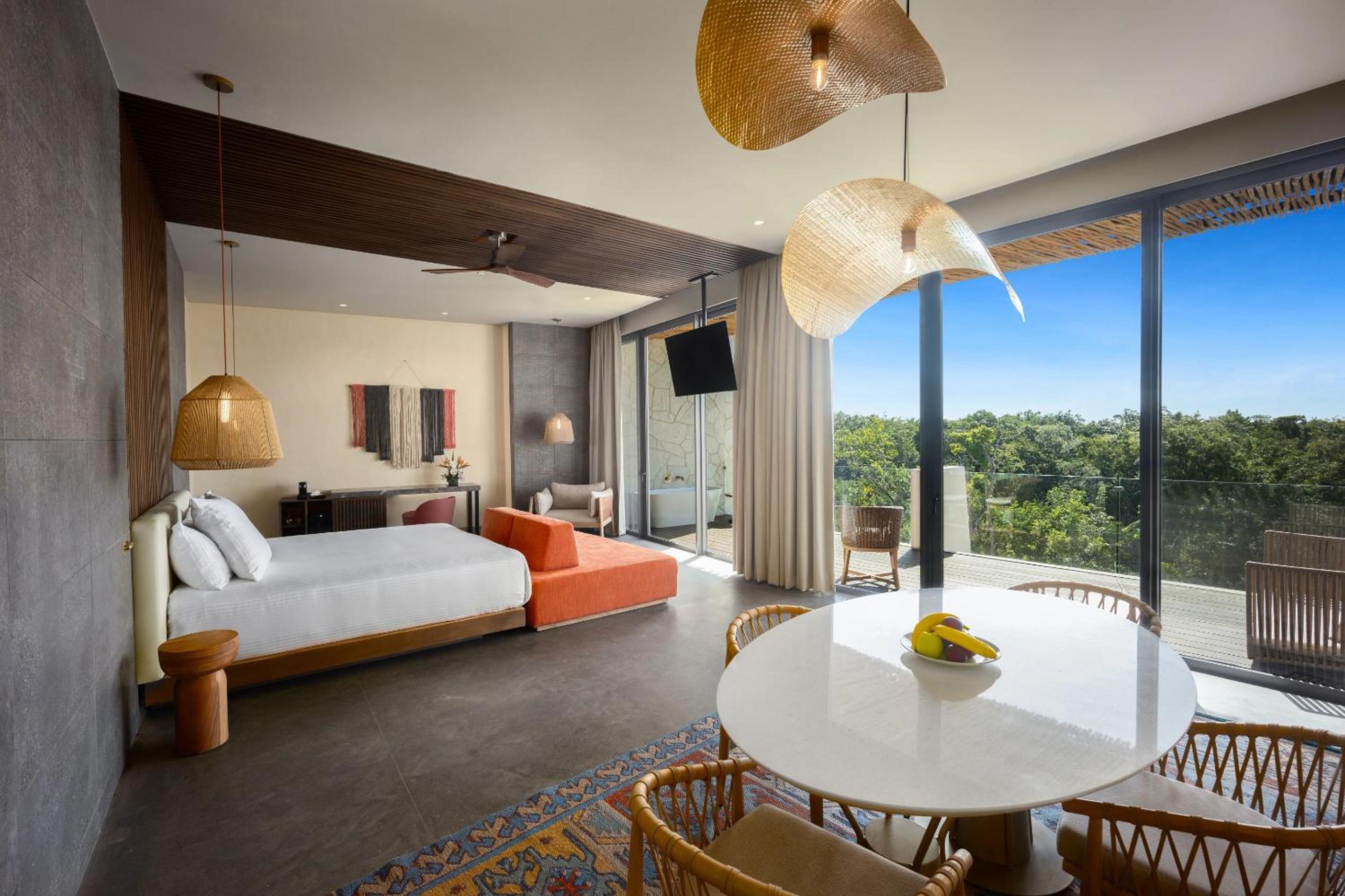 Preferred Club Master Suite, Tropical View