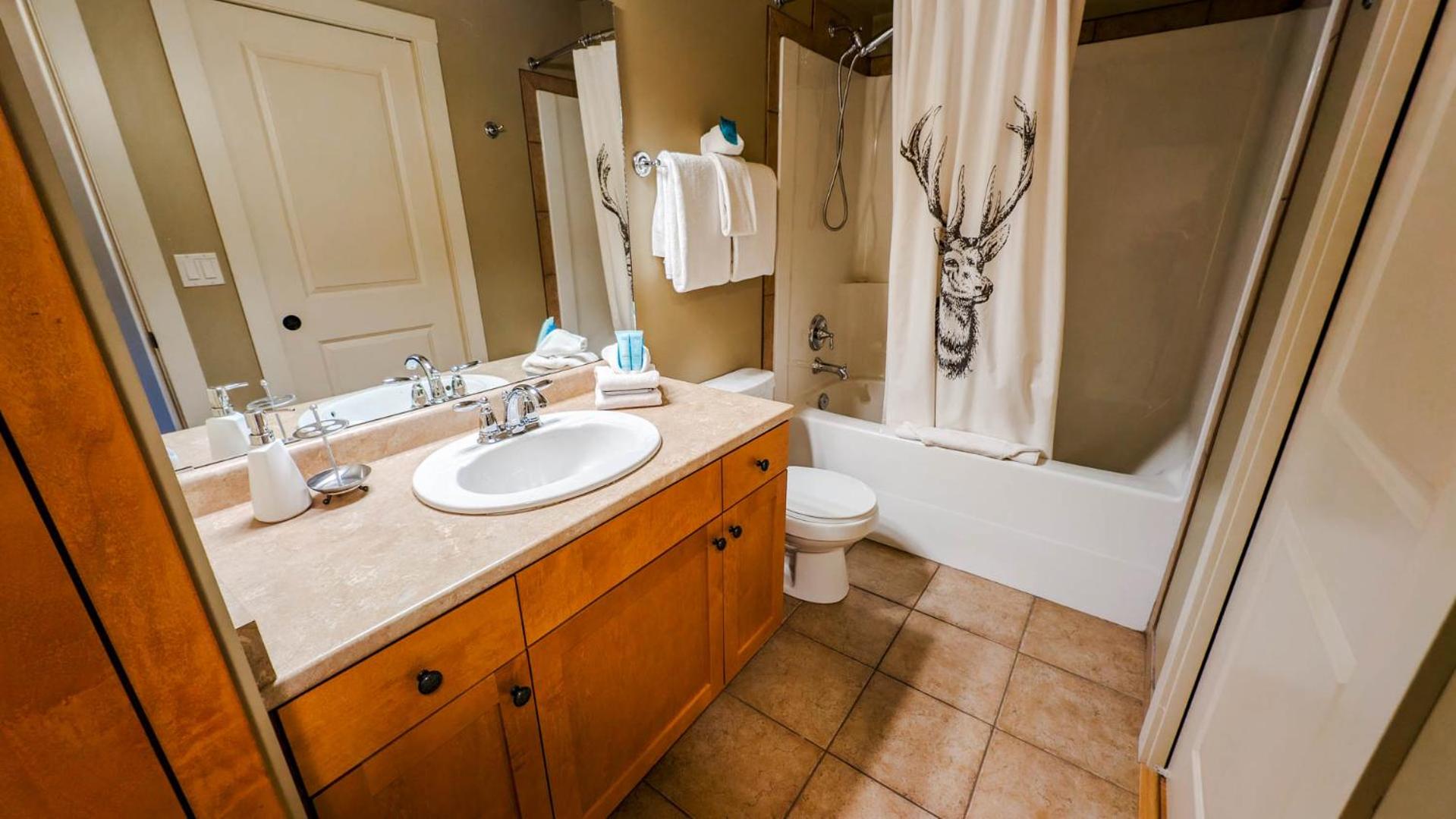 Two-Bedroom Apartment -- Aspen 6 photo 2