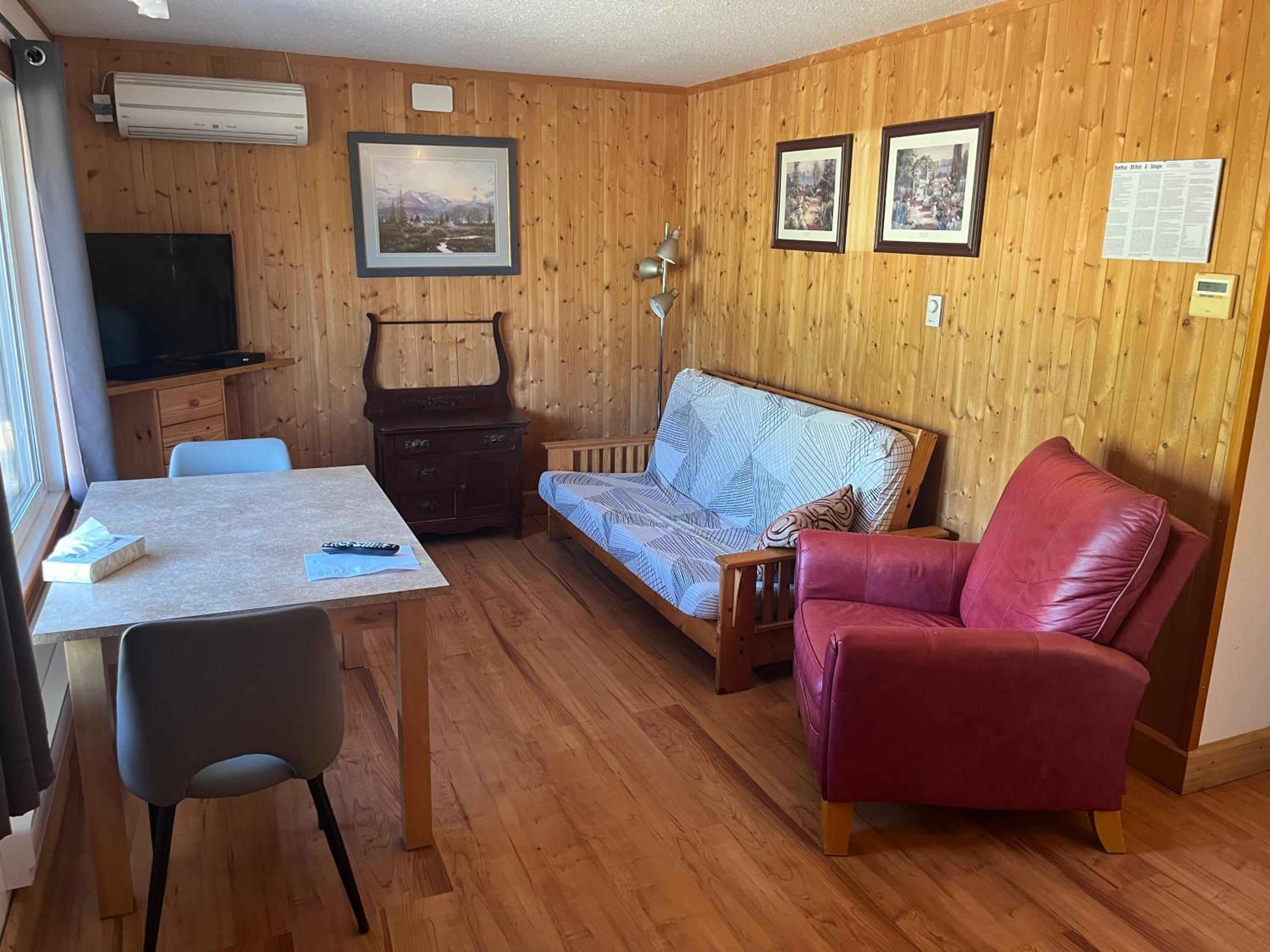 Deluxe Queen Suite photo 1