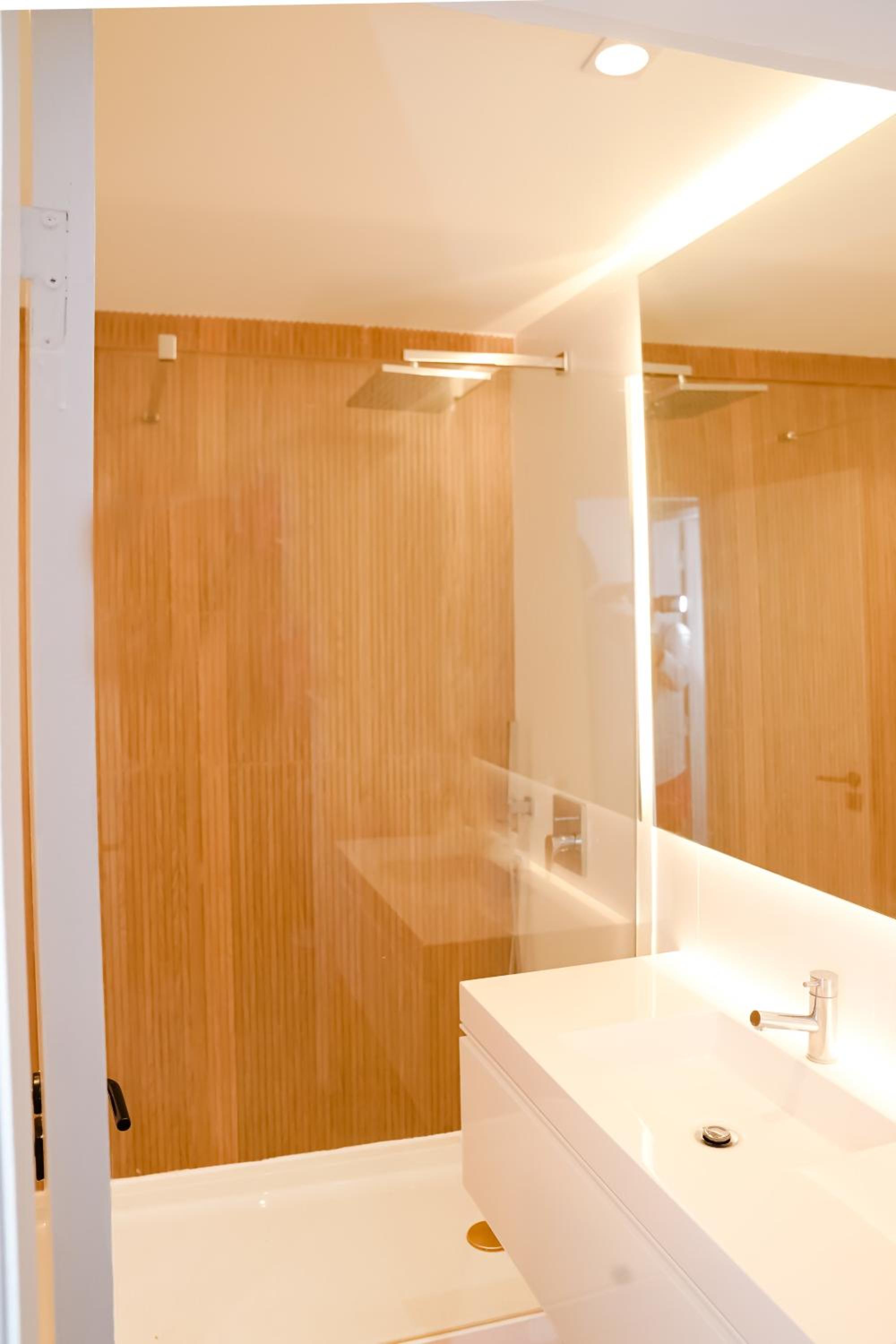 Apartment with Sea View - Photo 9