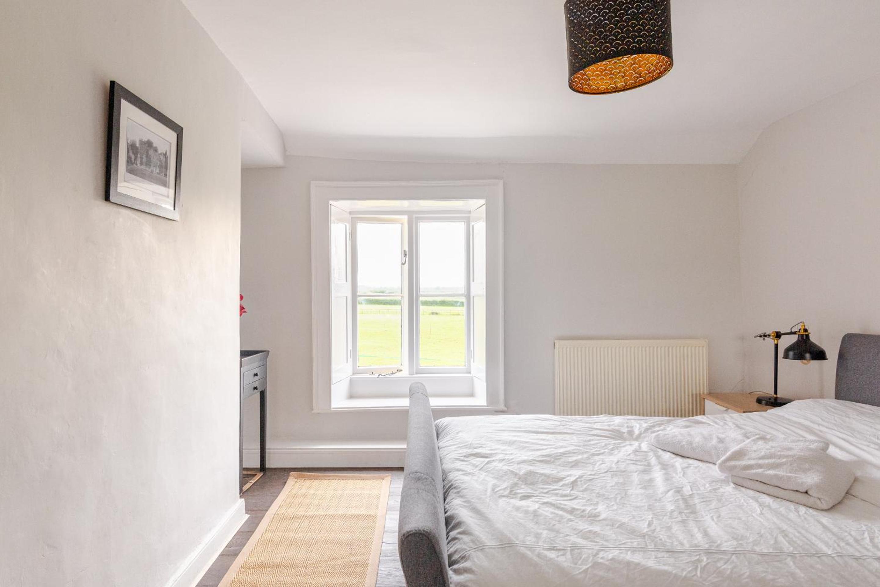 Double Room with Shared Bathroom photo 3