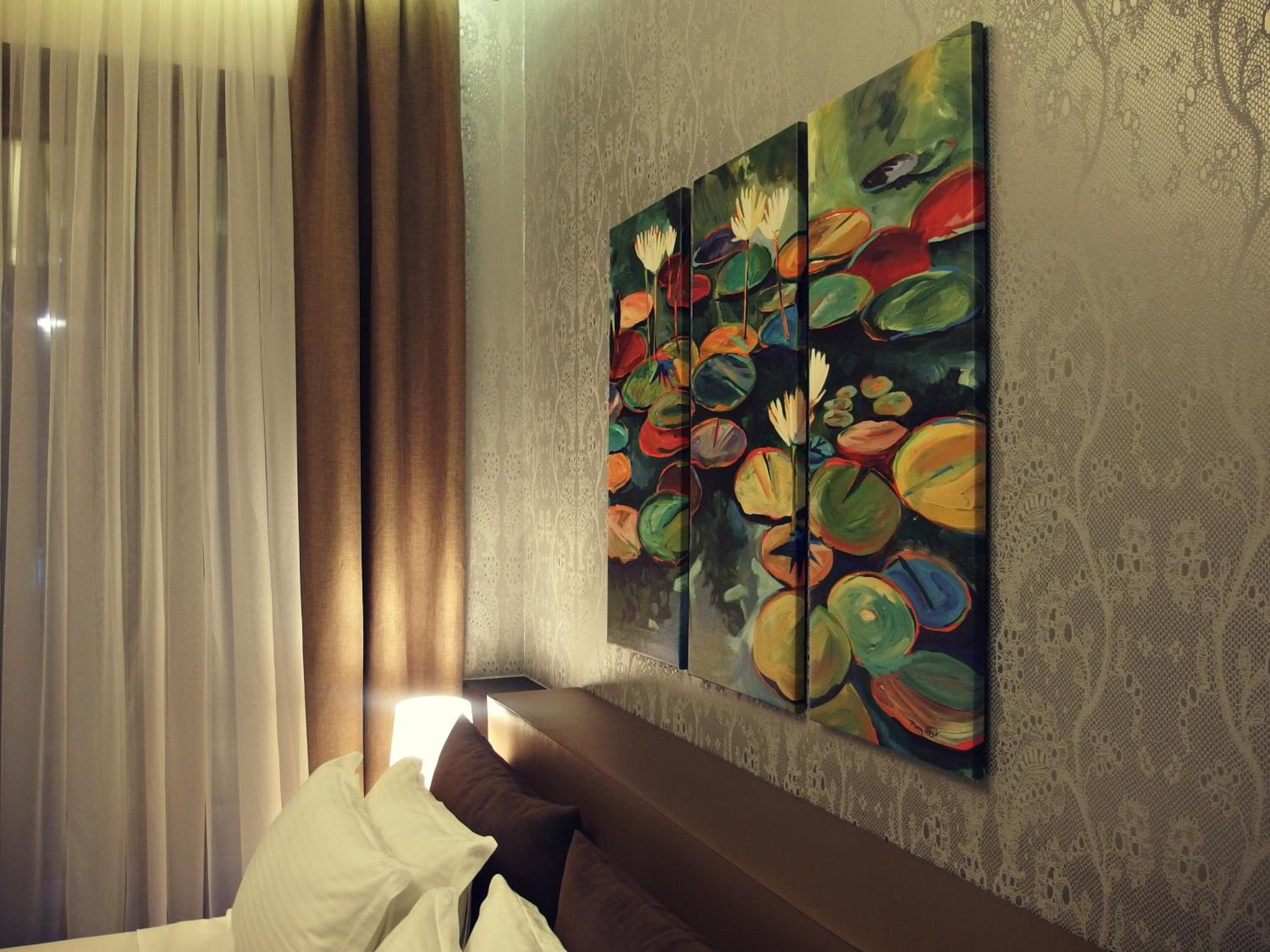 Luxury Suite with Free Parking - Photo 12