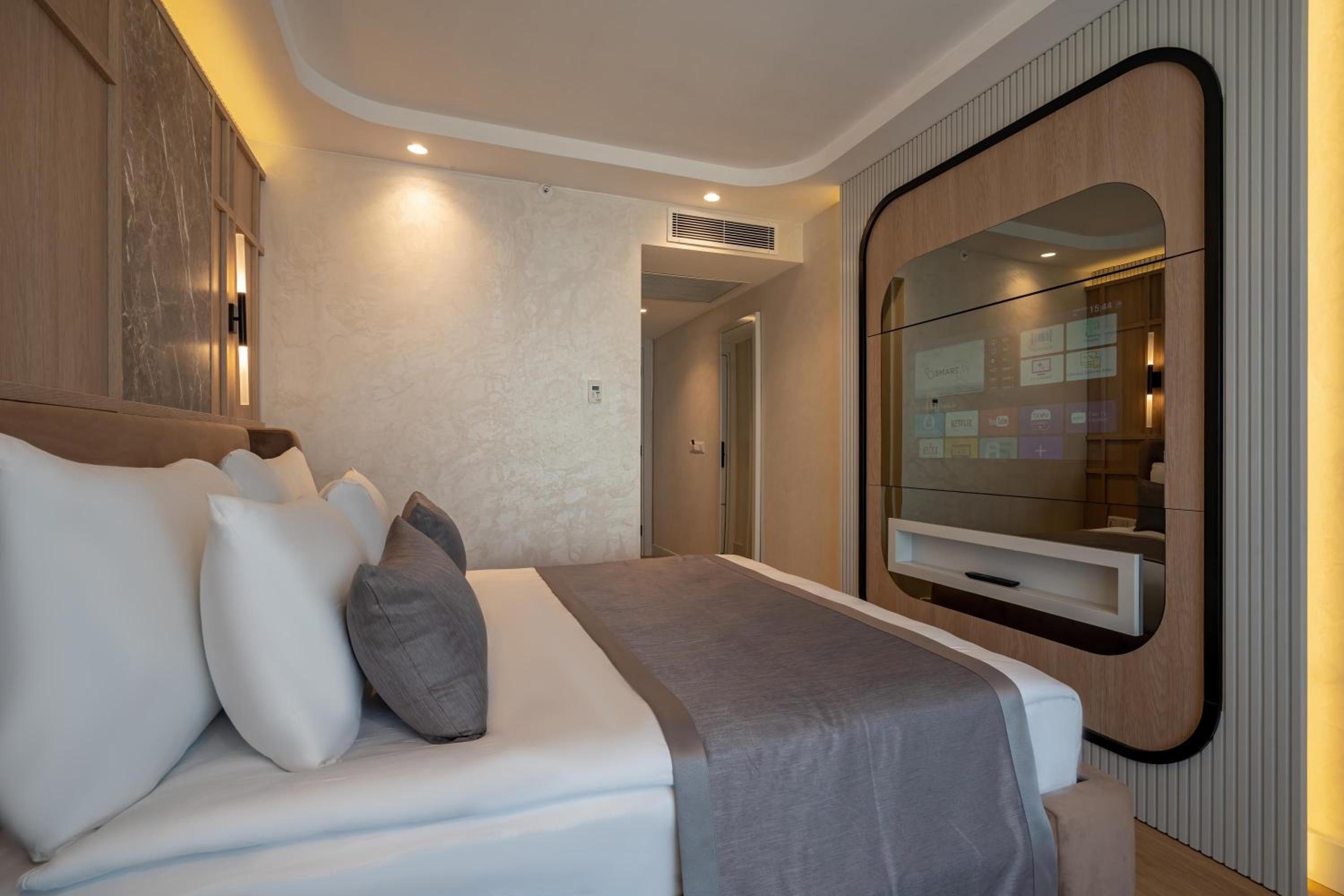 Superior Double or Twin Room thumbnail 5