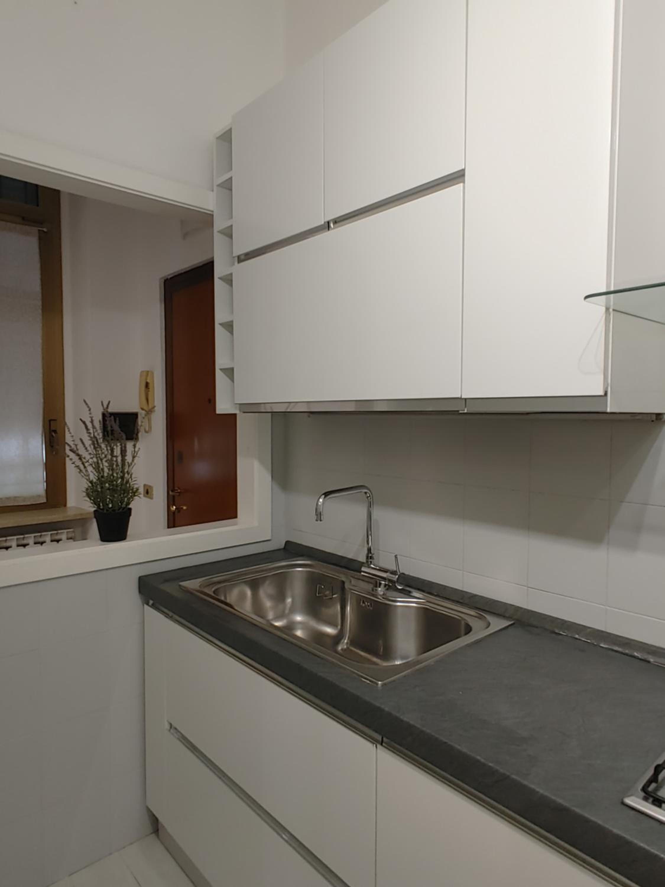 One-Bedroom Apartment - Photo 2