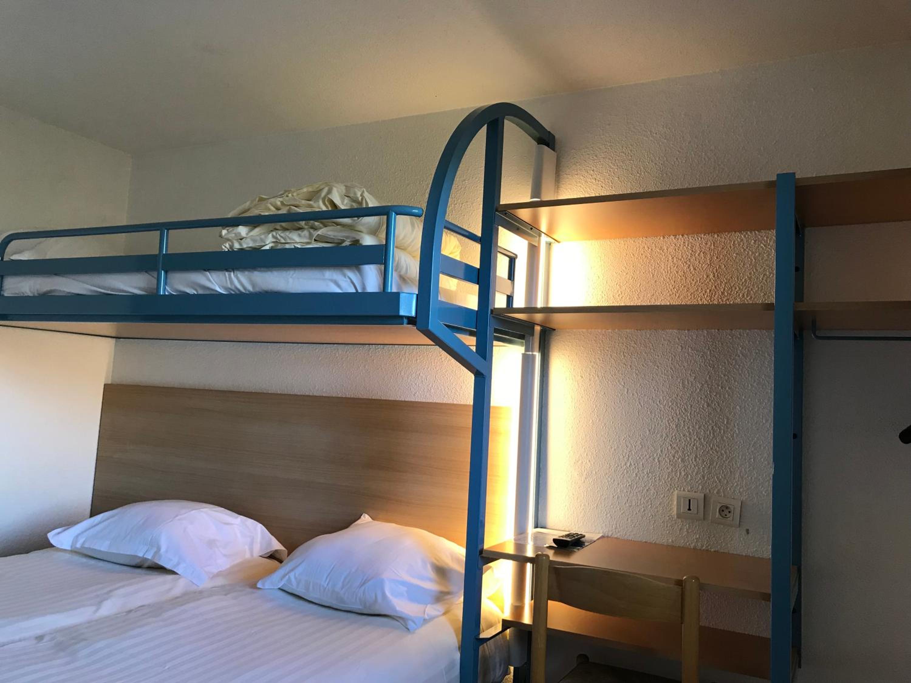 Triple Room with 3 Beds photo 1