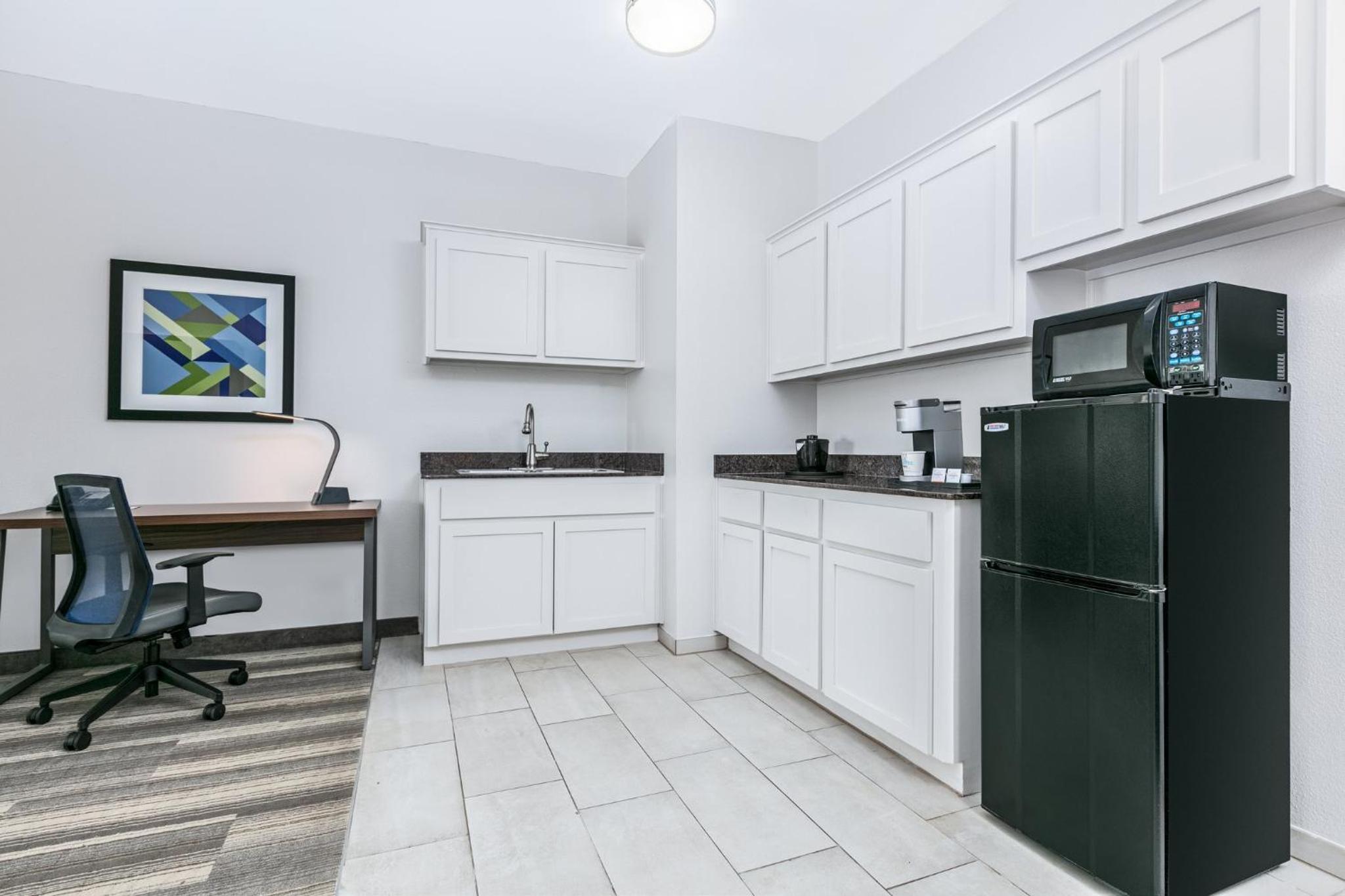 Two-Bedroom Suite - Photo 3