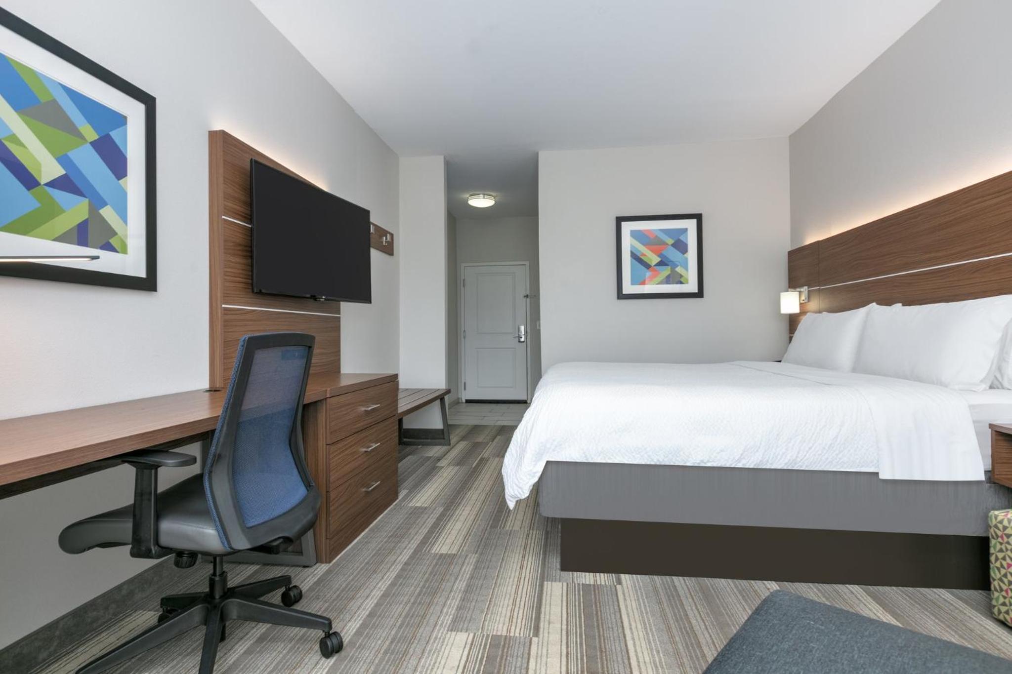 Standard King Room - Photo 4