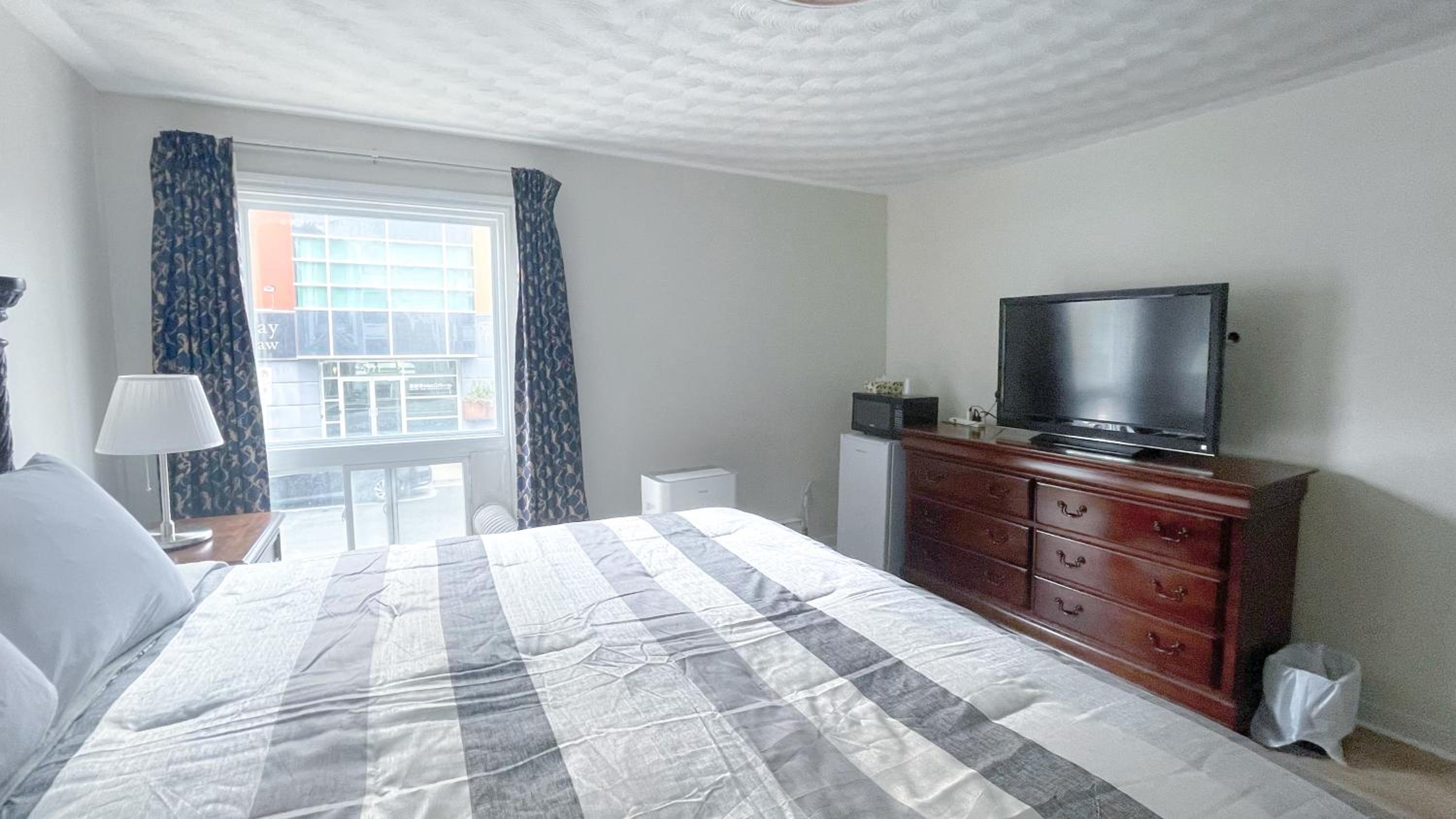 Deluxe King Room - Photo 1