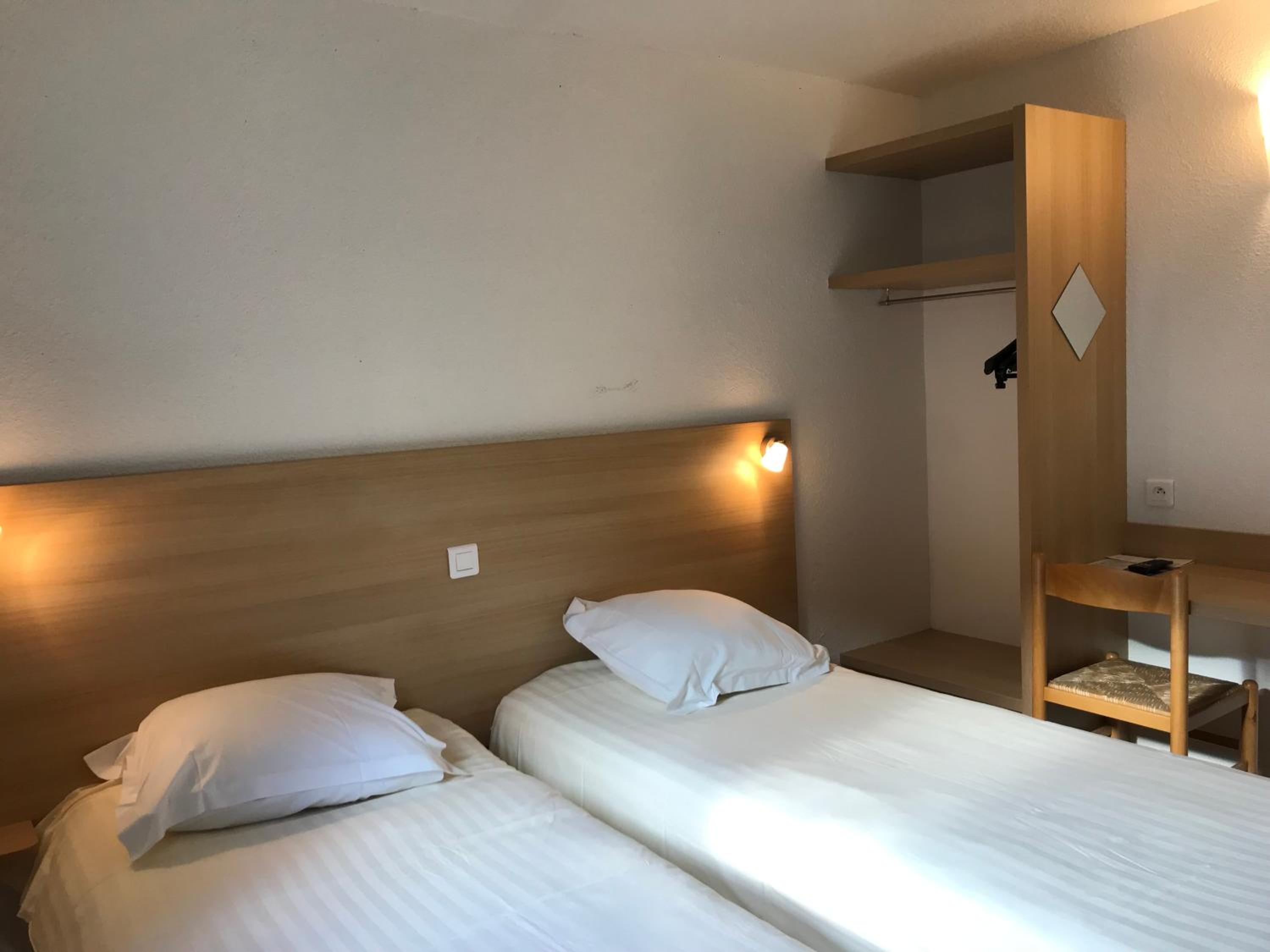 Standard Twin Room photo 3