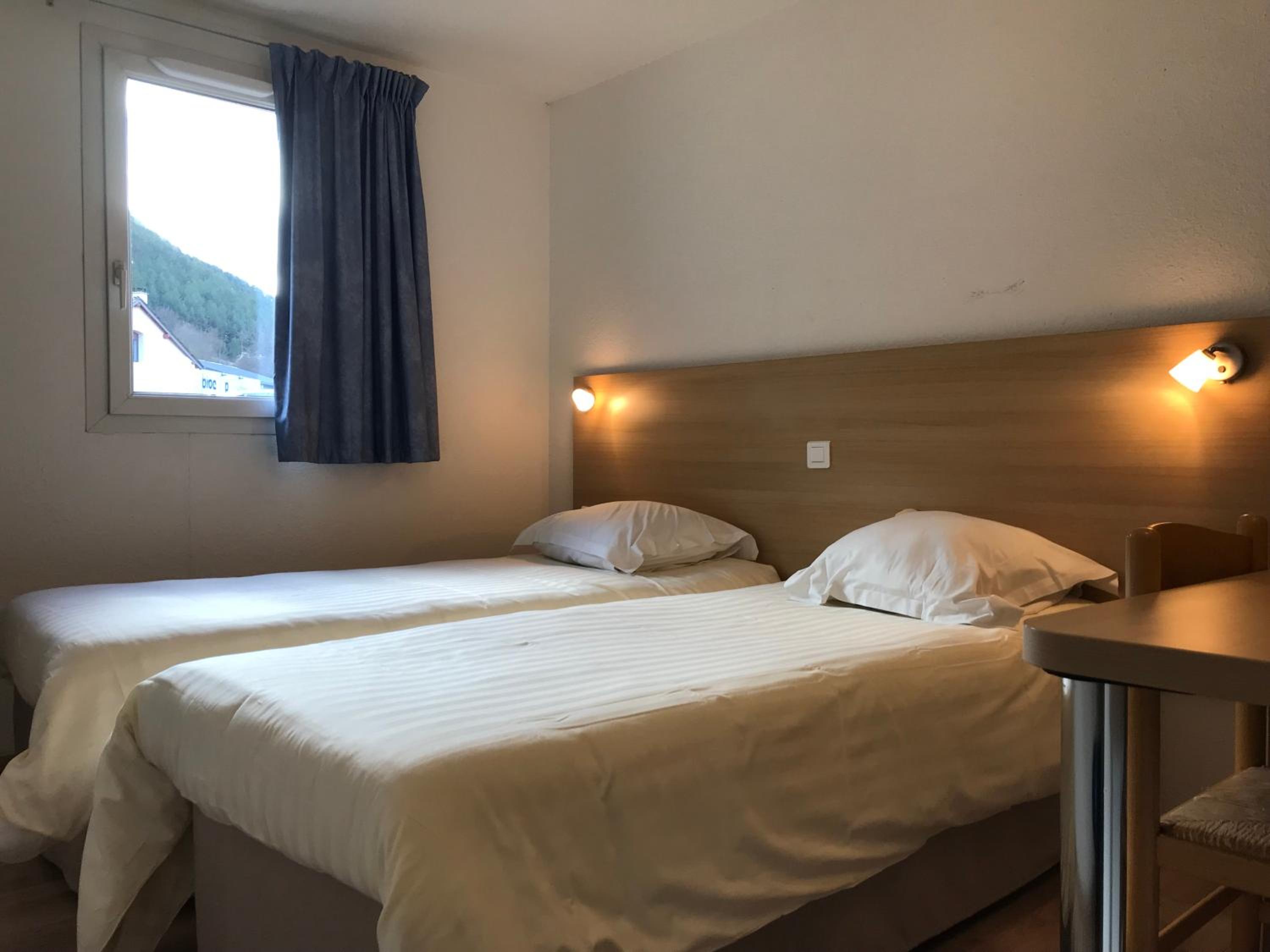 Standard Twin Room photo 2