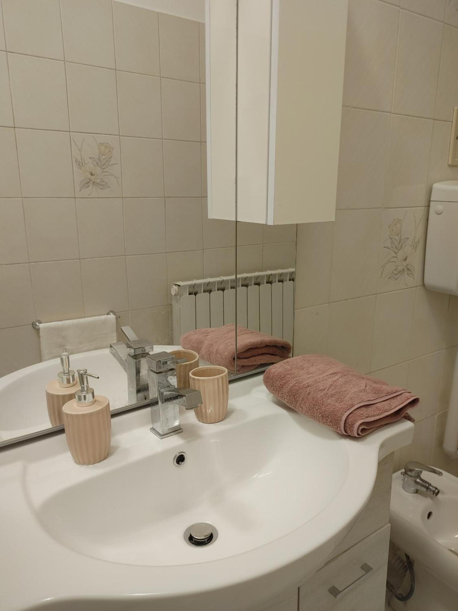 One-Bedroom Apartment - Photo 11