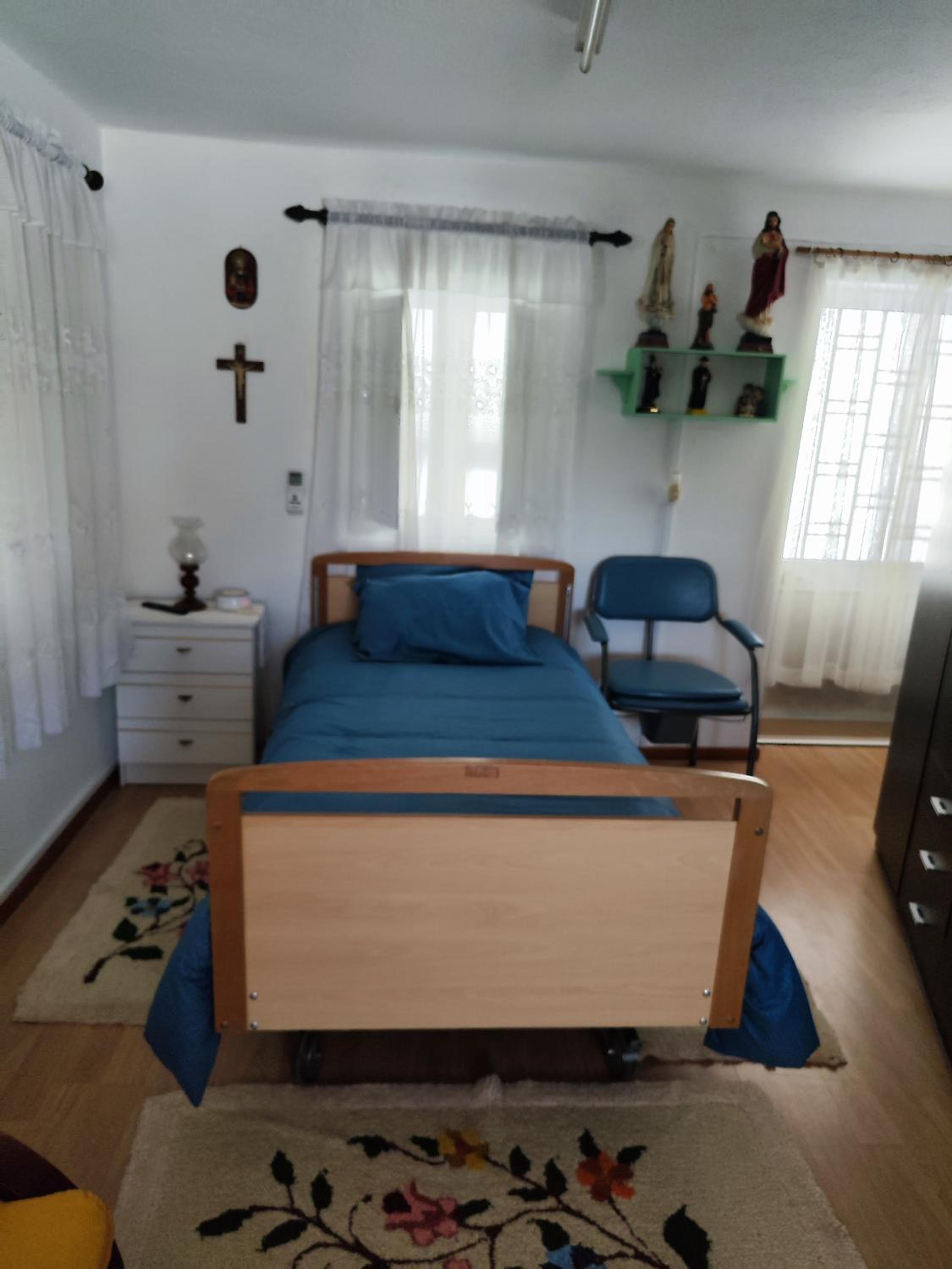 Single Room with Private Bathroom