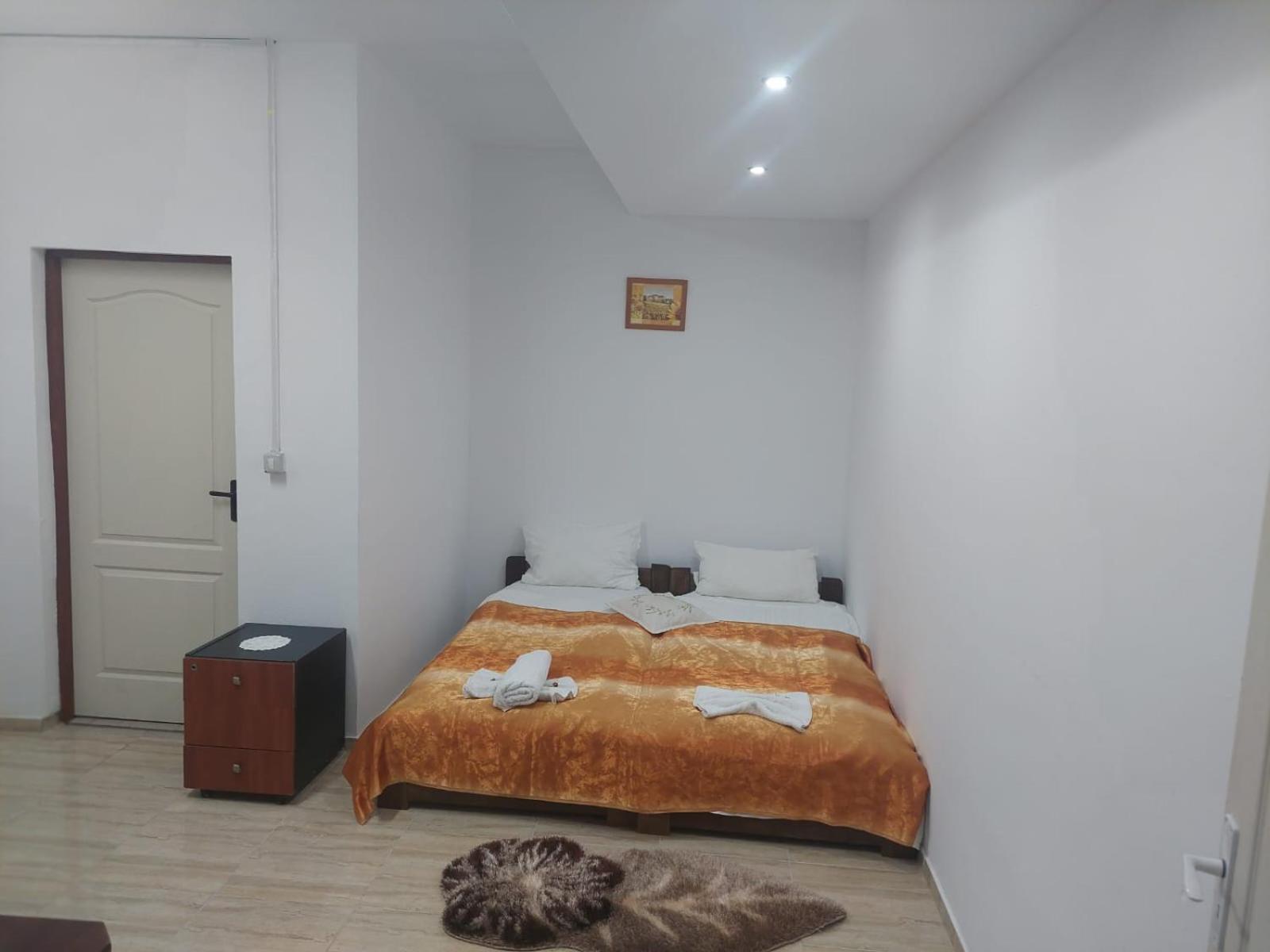 Double or Twin Room photo 3