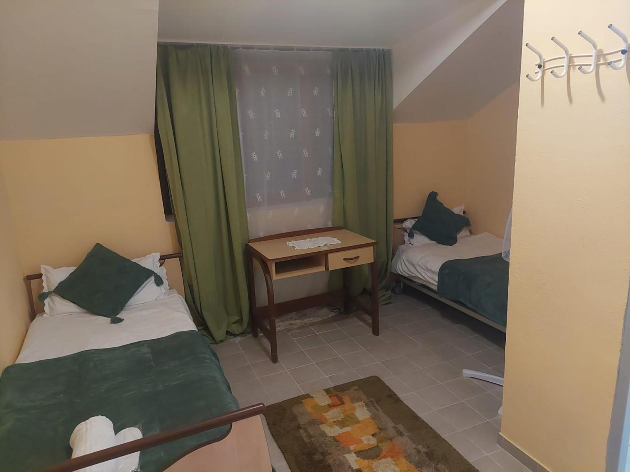 Twin Room with Private Bathroom photo 3