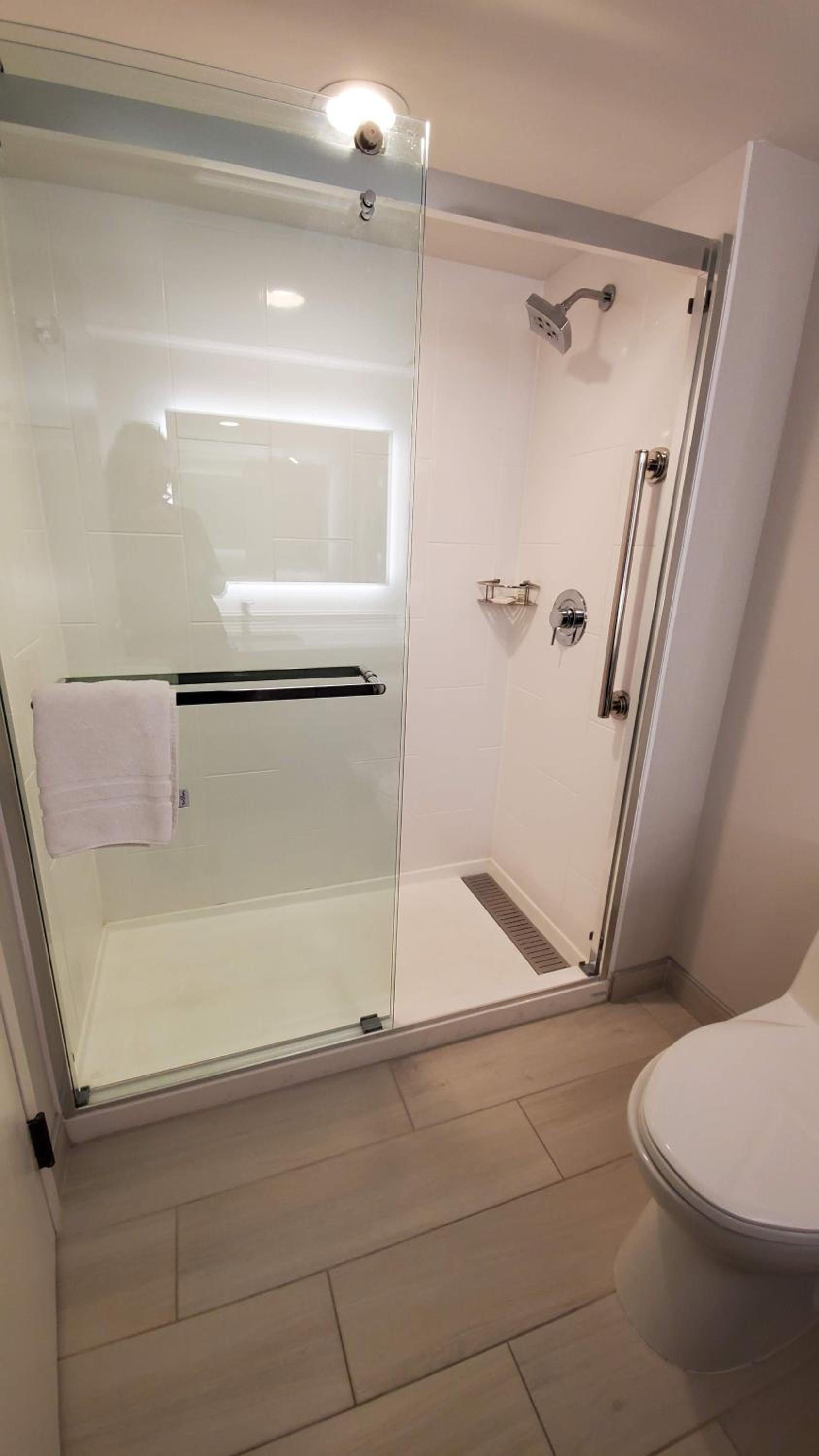 Standard Room with Kingsize Bed and Sofa Bed - Courtyard View  - Photo 4