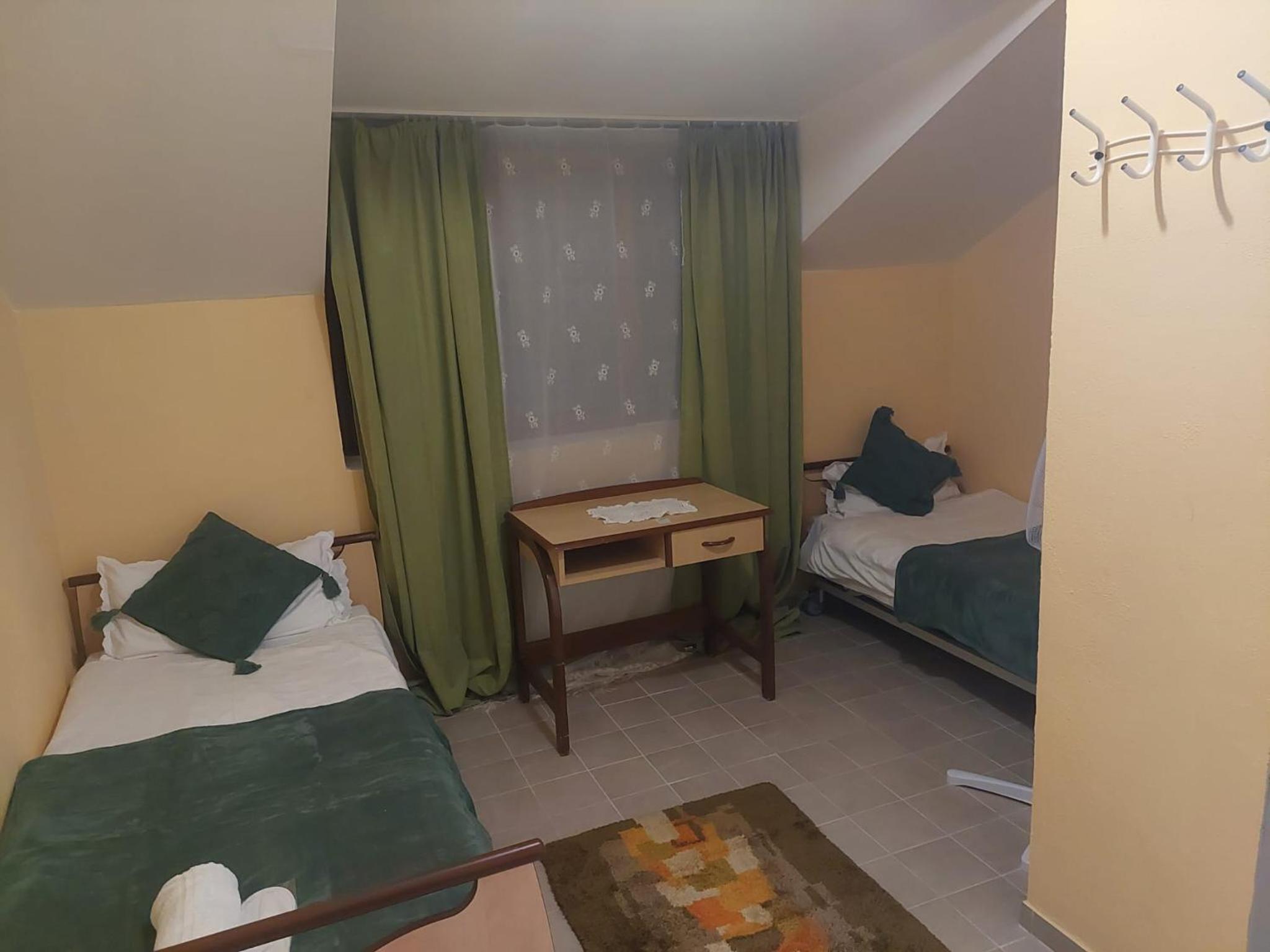 Twin Room with Private Bathroom photo 1