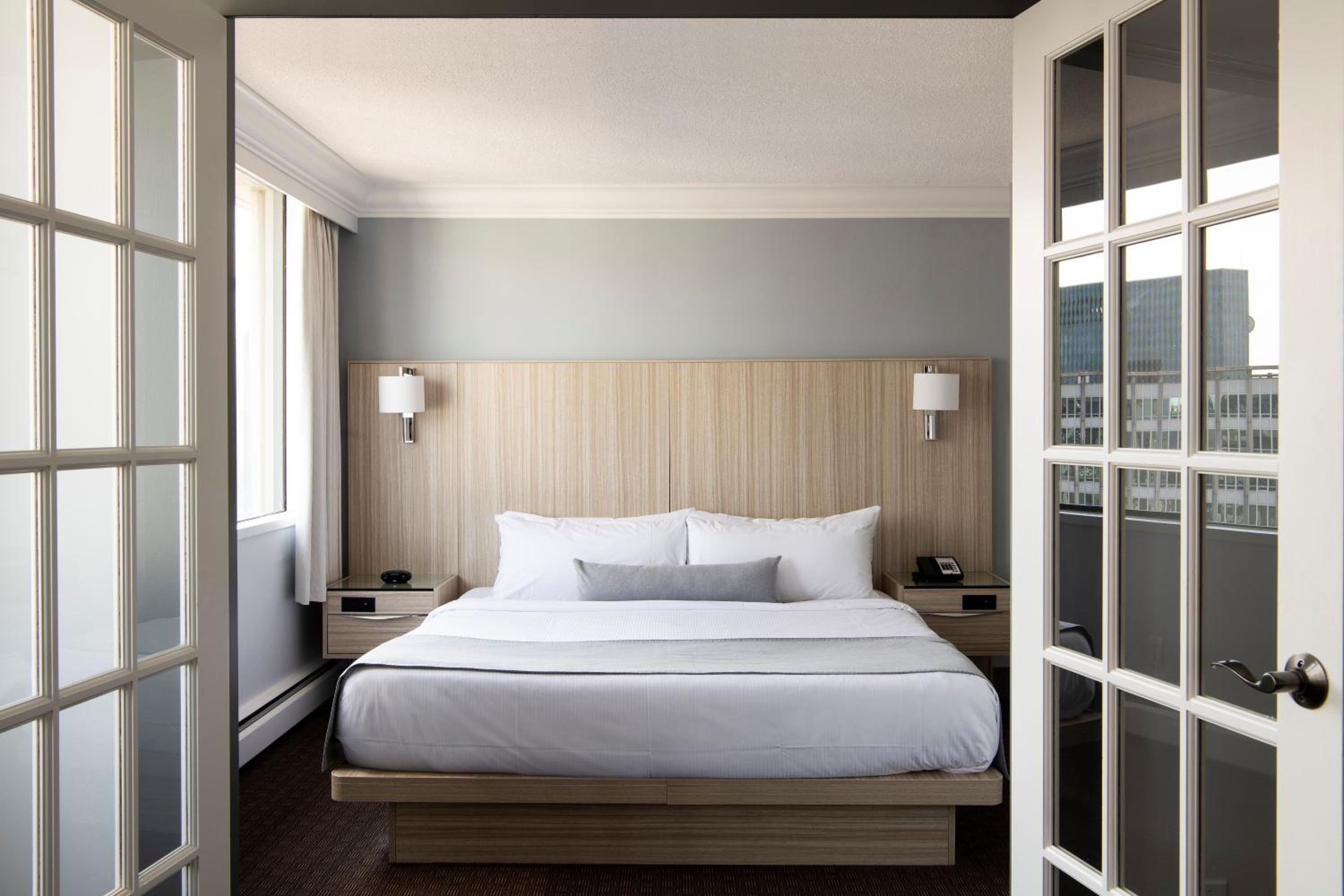 Executive Suite - Photo 22