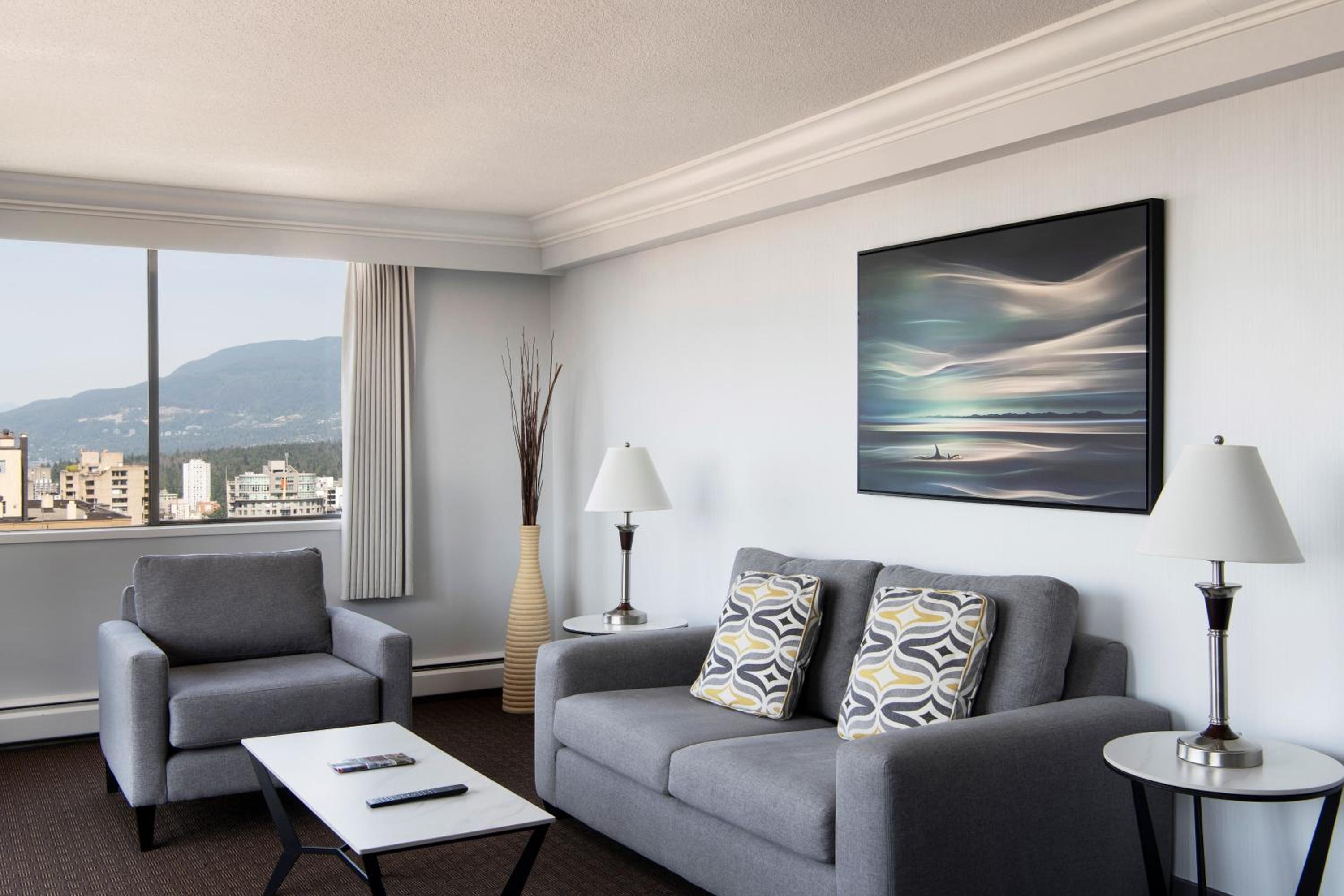 Executive Suite - Photo 23
