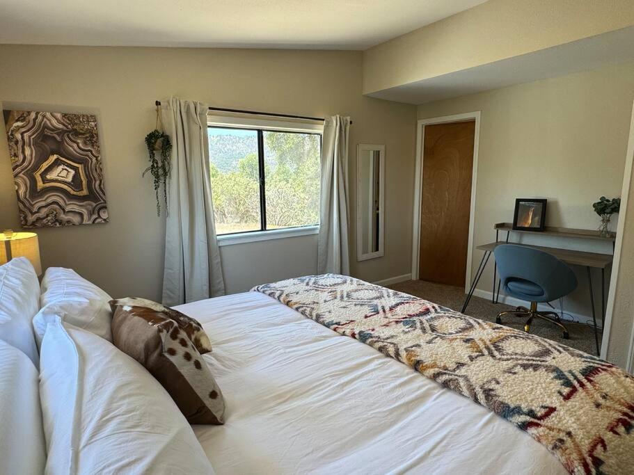 Three-Bedroom House photo 1