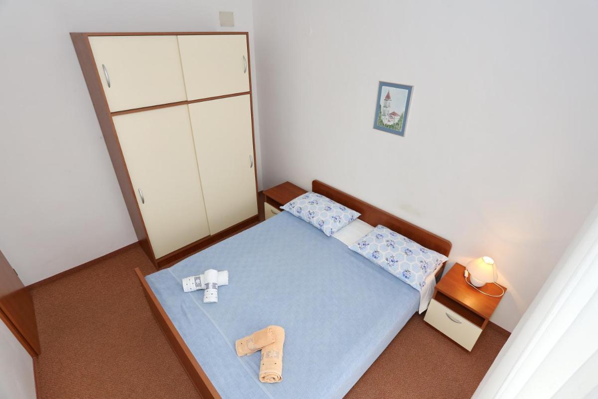 Apartment with Balcony photo 3