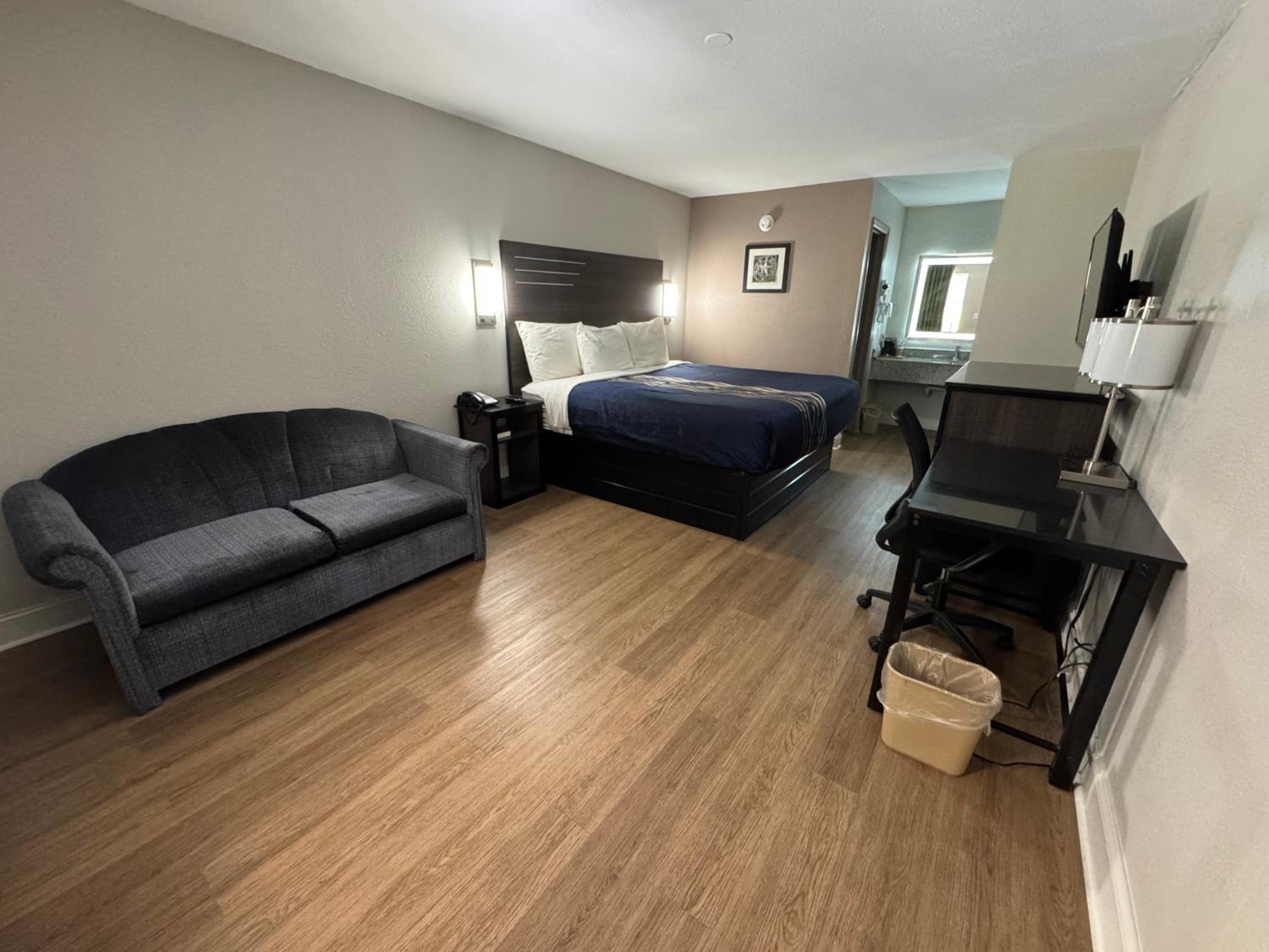 Deluxe King Room - Photo 1