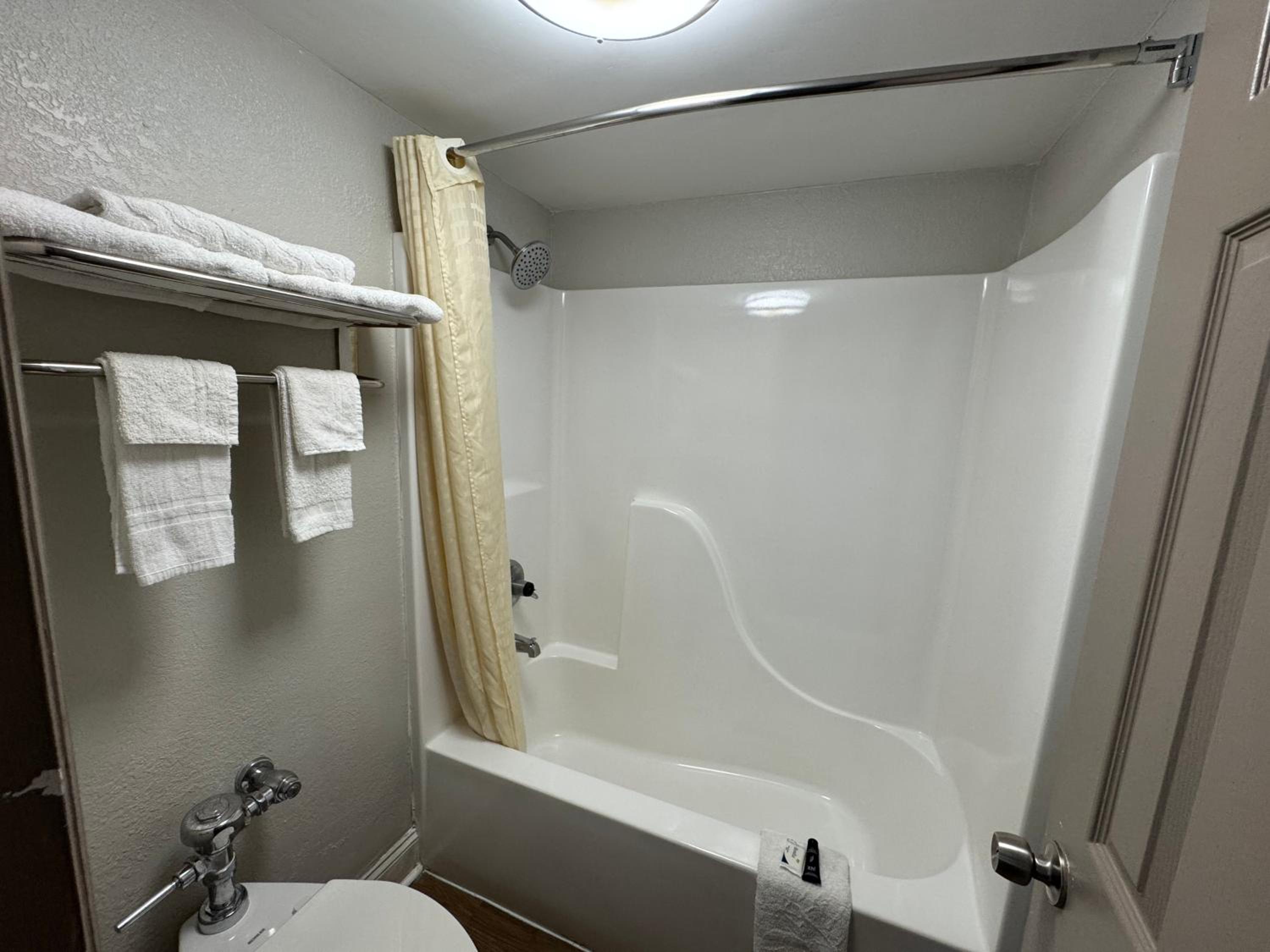 Deluxe King Room - Photo 2