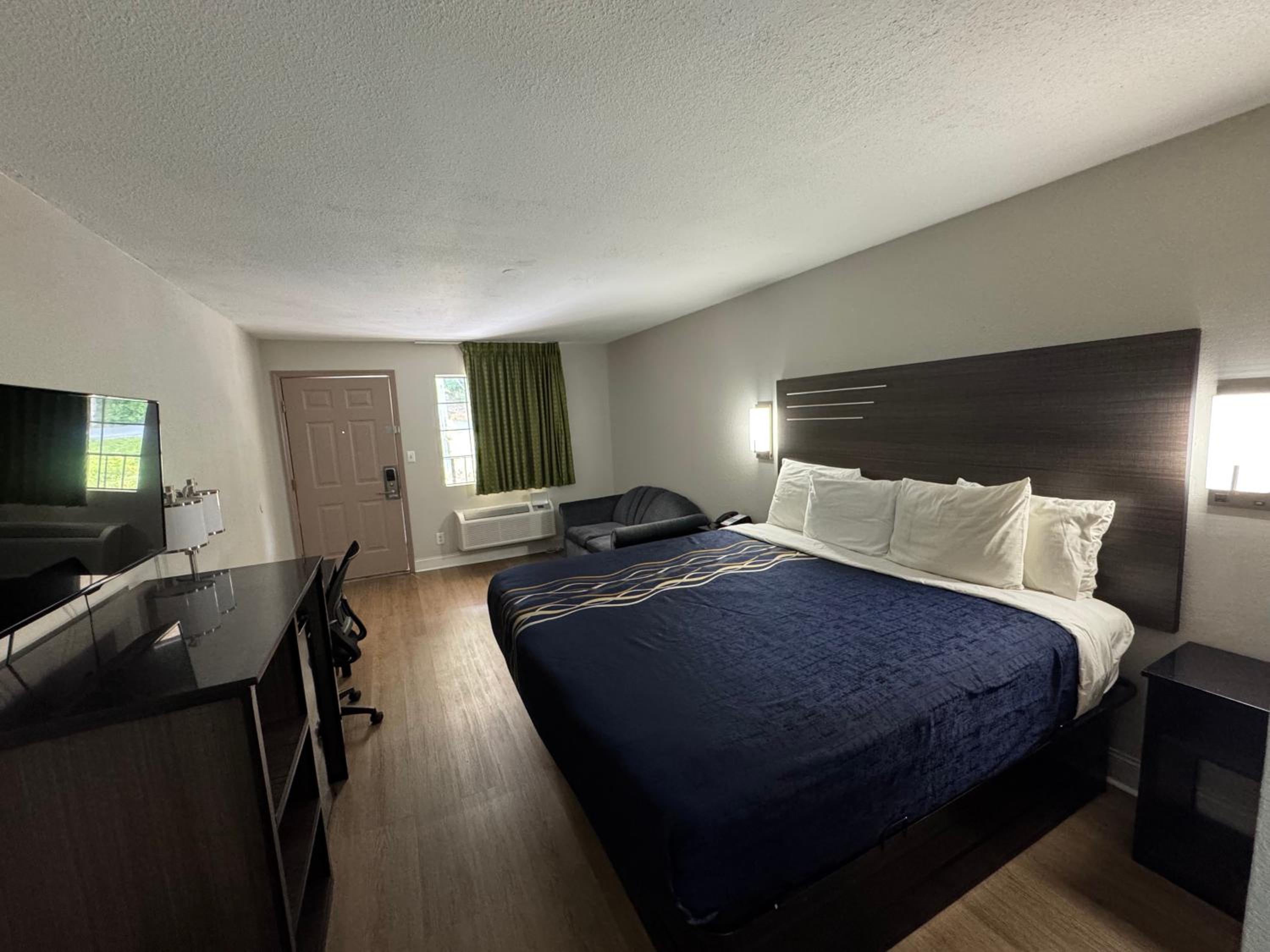 Deluxe King Room - Photo 4