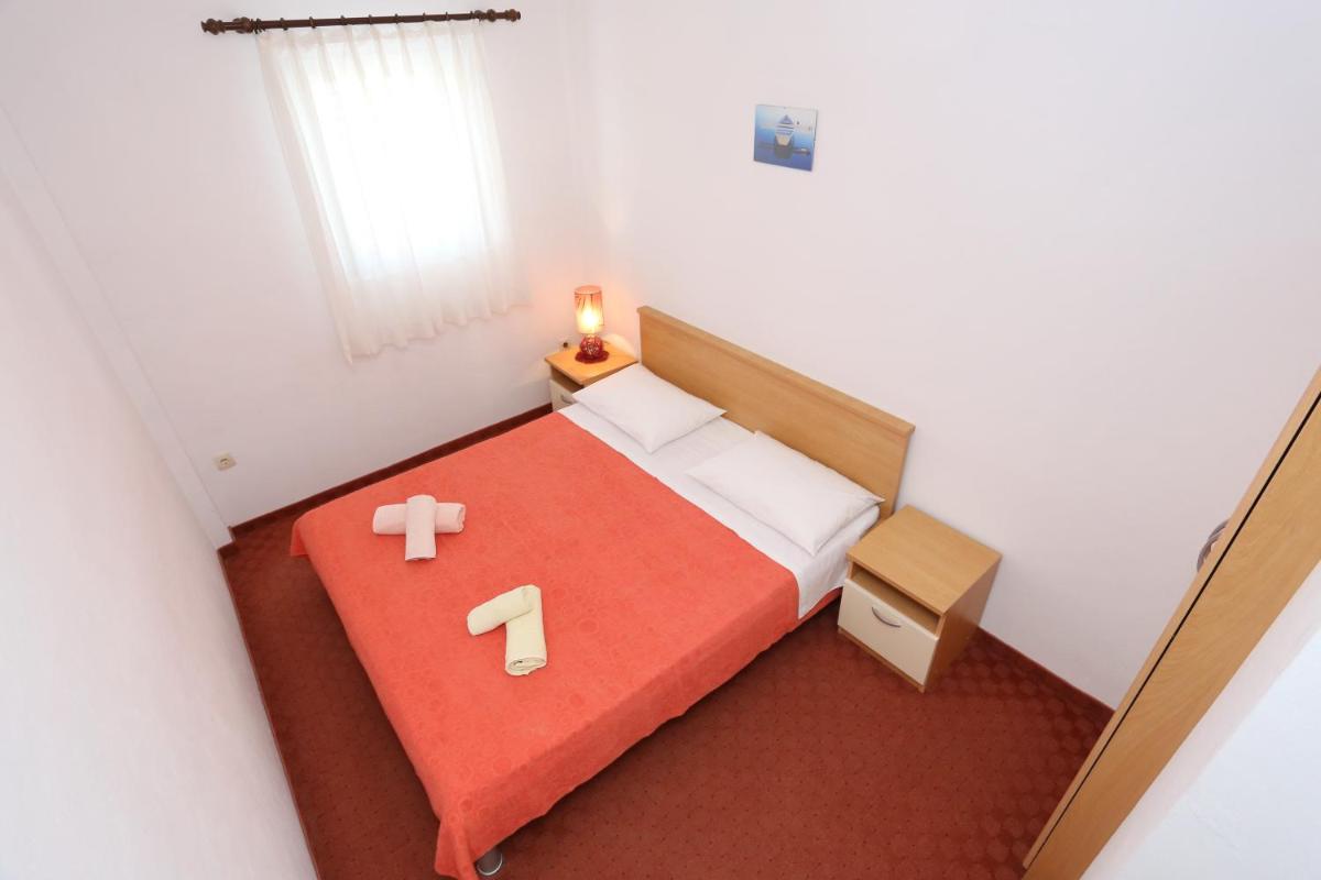 Apartment with Balcony photo 2