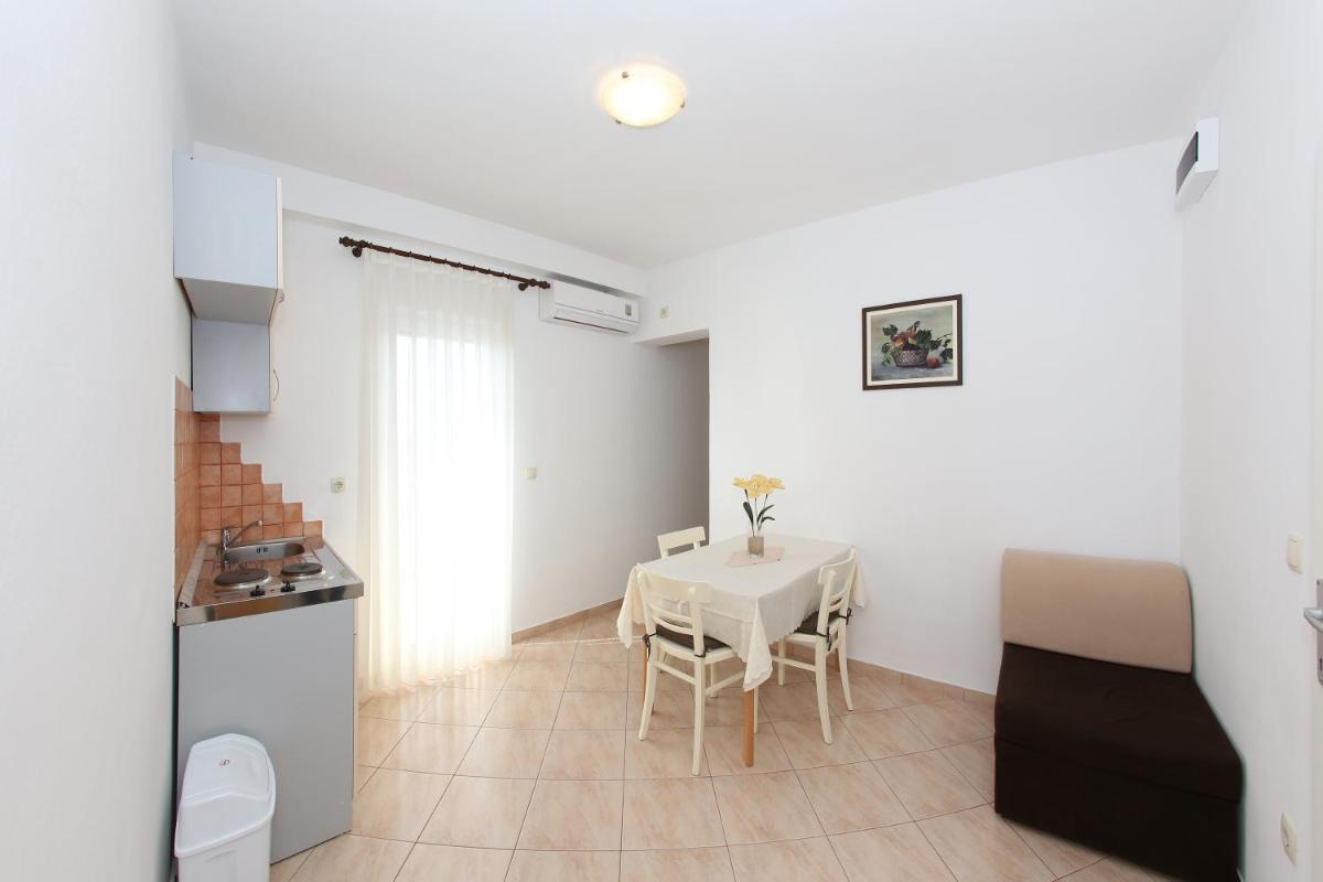 Apartment with Balcony photo 1