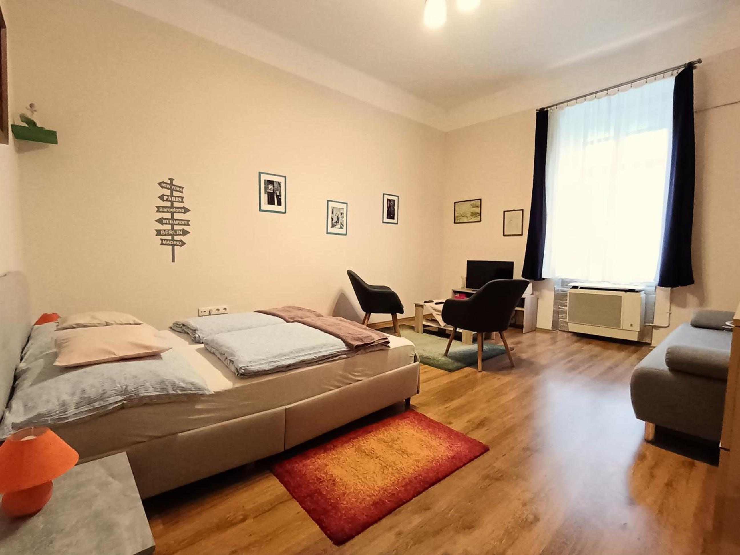 One-Bedroom Apartment photo 1