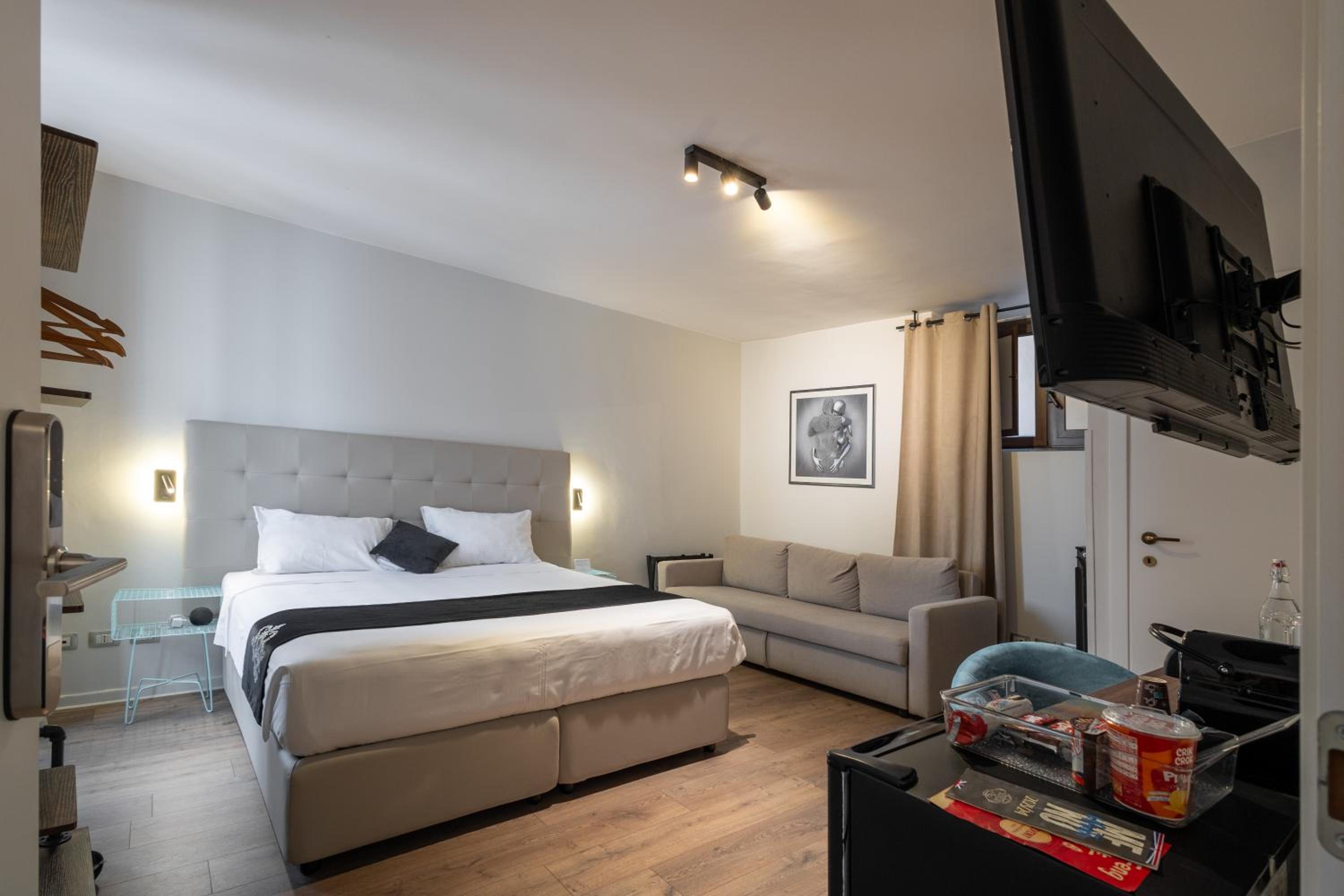 Large Double or Twin Room - Photo 2