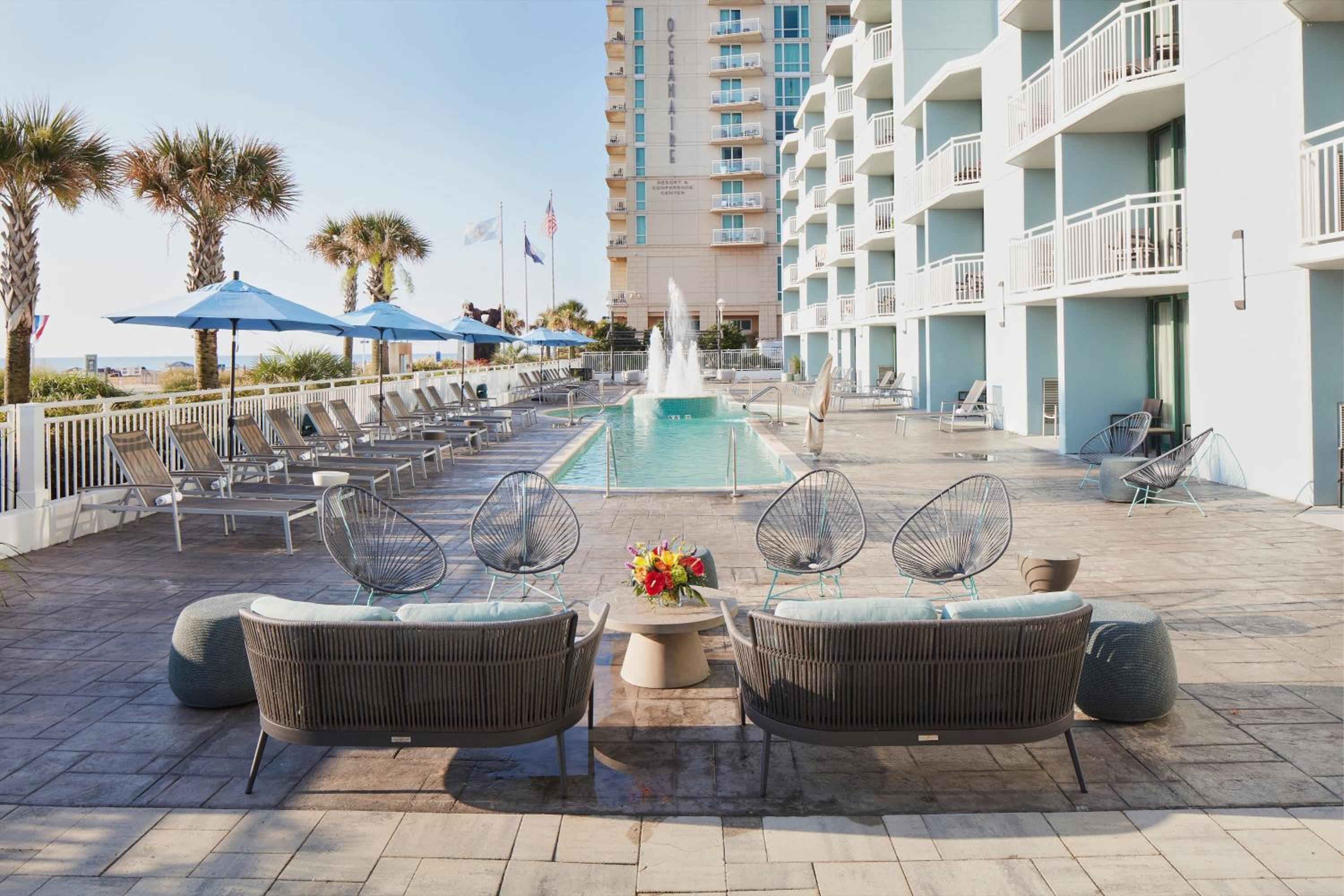 Guest room, 1 King, Poolside view - Photo 2